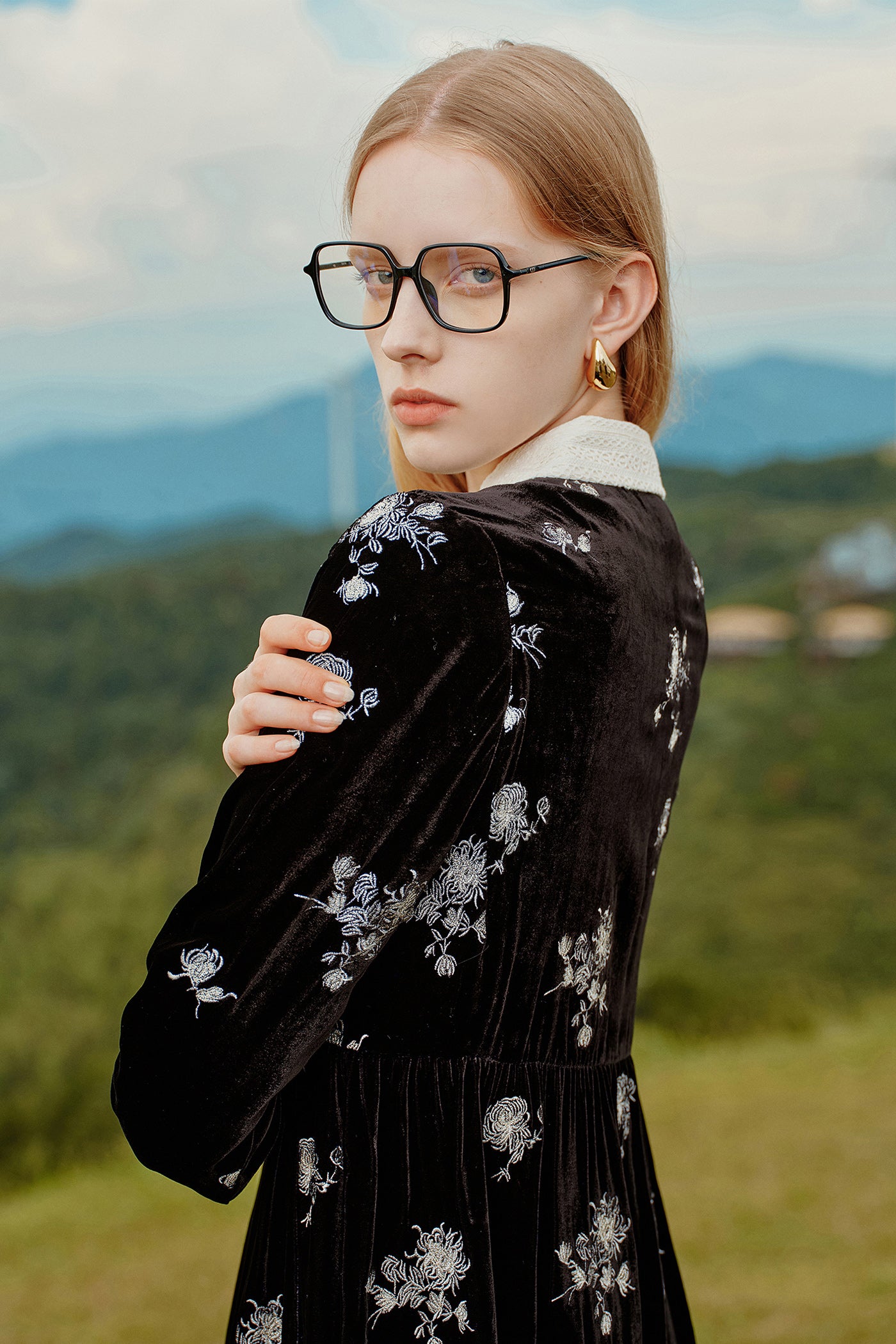 KAMILAN French-Style Embroidered Midi Dress – 2025 Fall/Winter New Contrast Collar A-Line Dress for Women