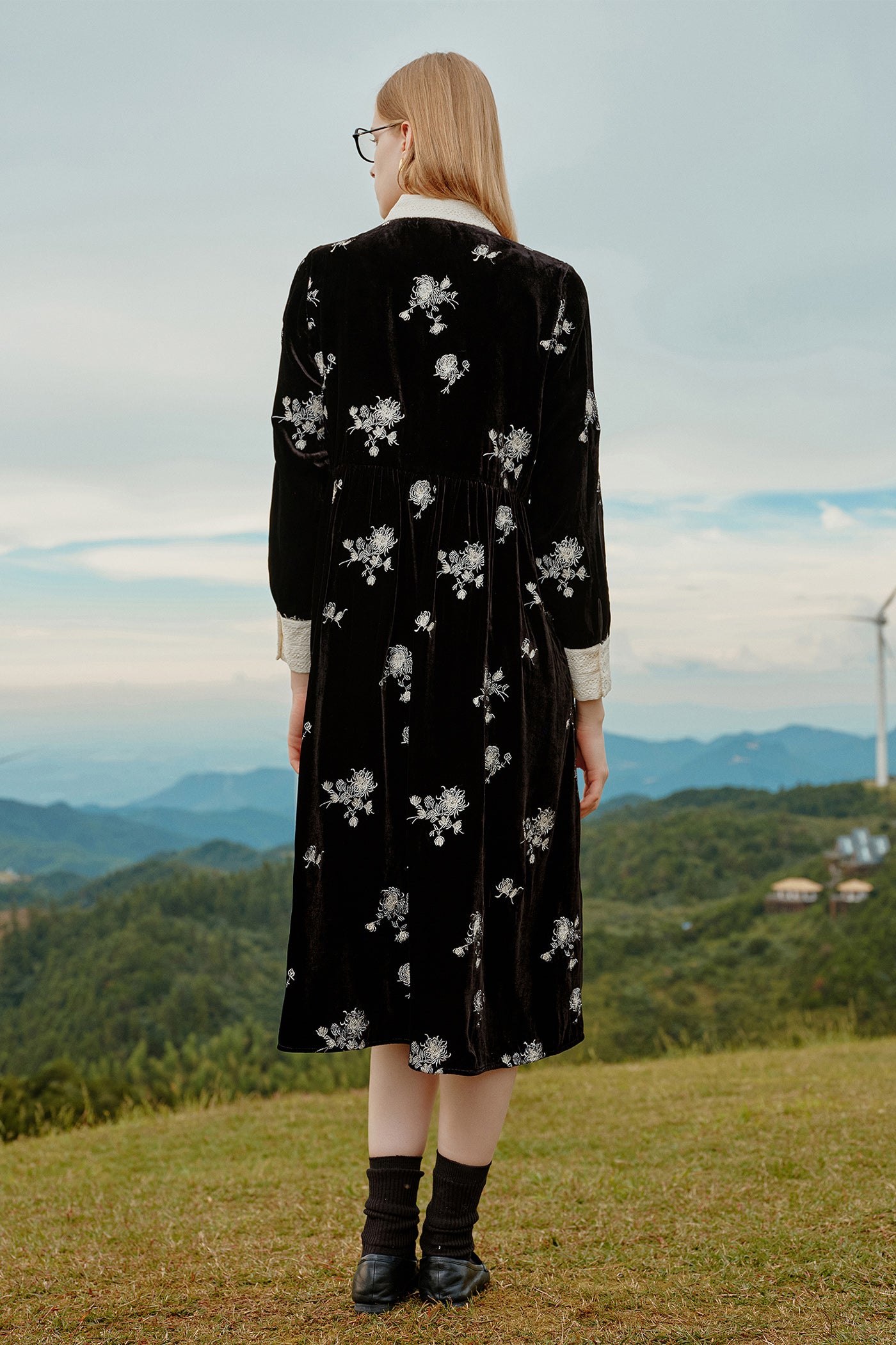 KAMILAN French-Style Embroidered Midi Dress – 2025 Fall/Winter New Contrast Collar A-Line Dress for Women