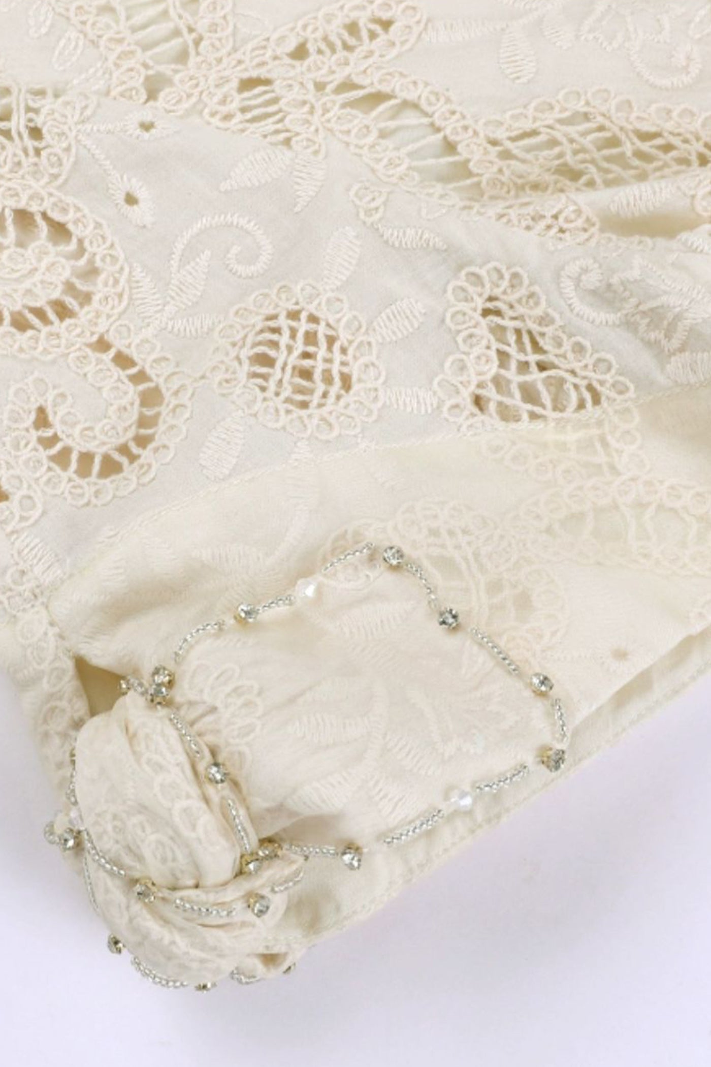 Kamilan Embroidered Lace Dress in Ivory Beige