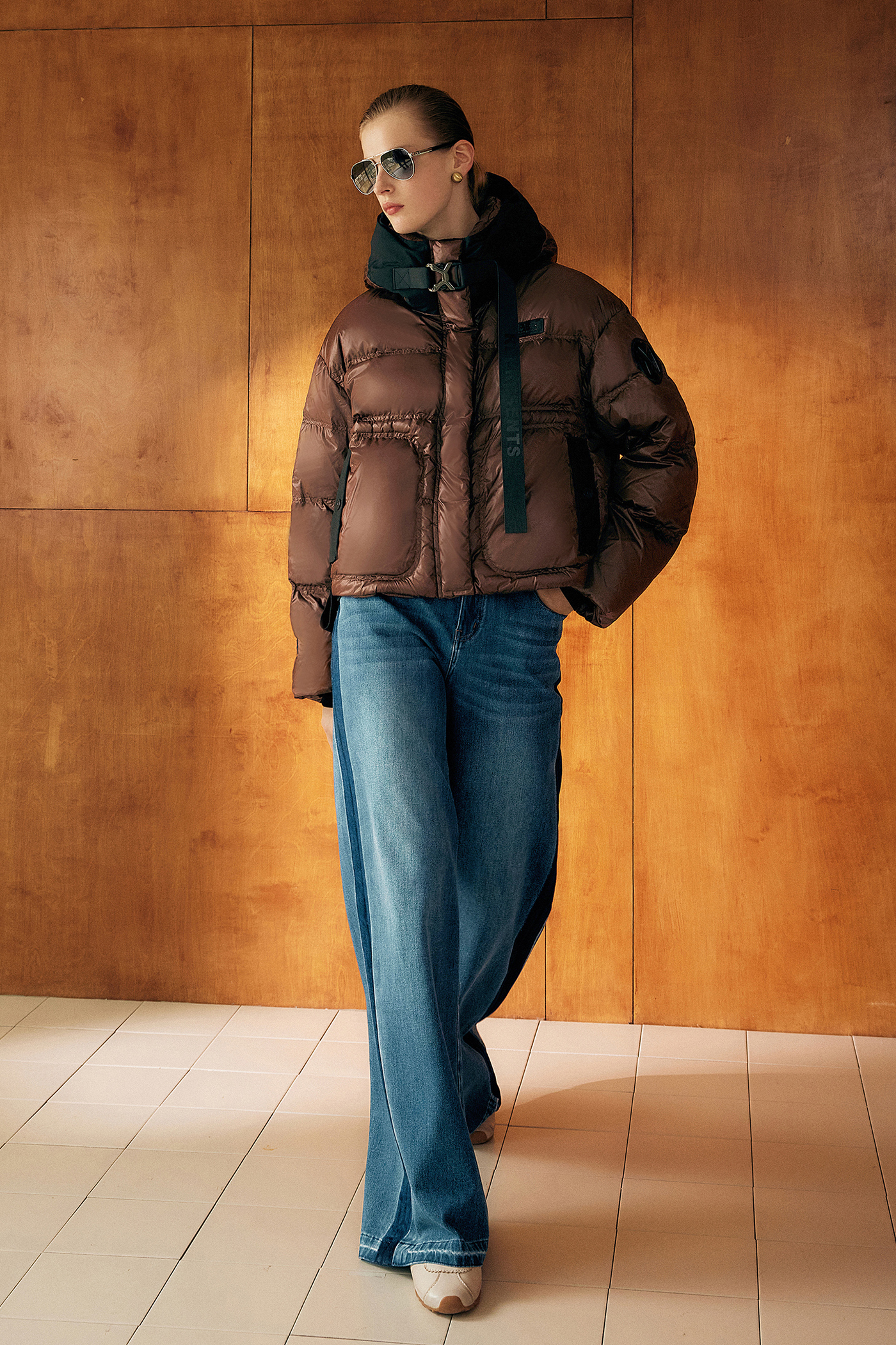 Kamilan Cropped Hooded Down Jacket in Urban Mocha