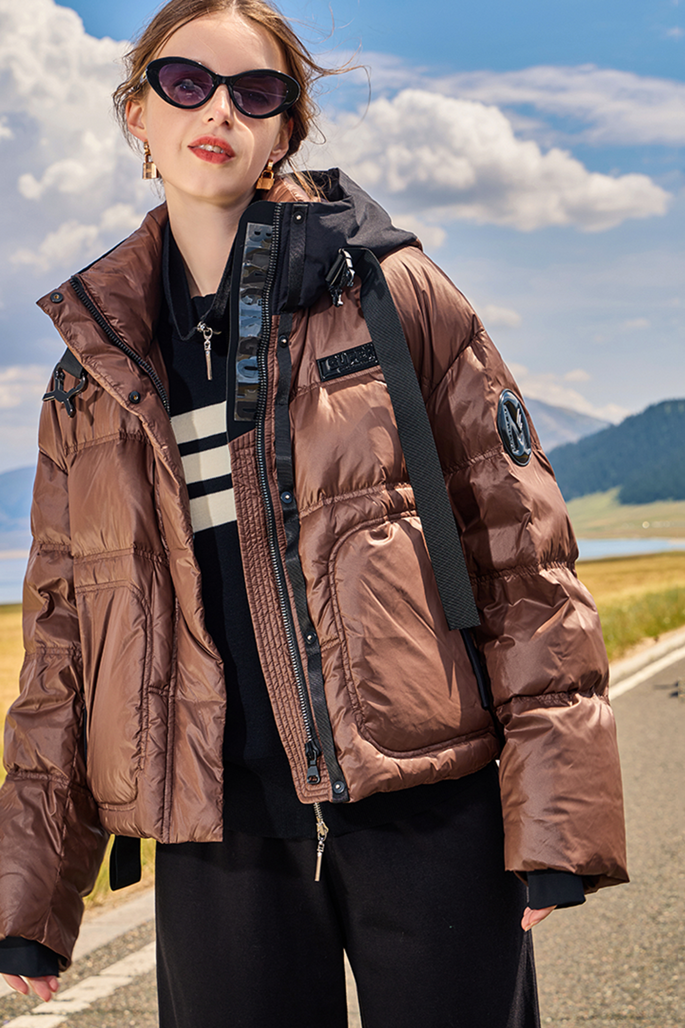 Kamilan Cropped Hooded Down Jacket in Urban Mocha