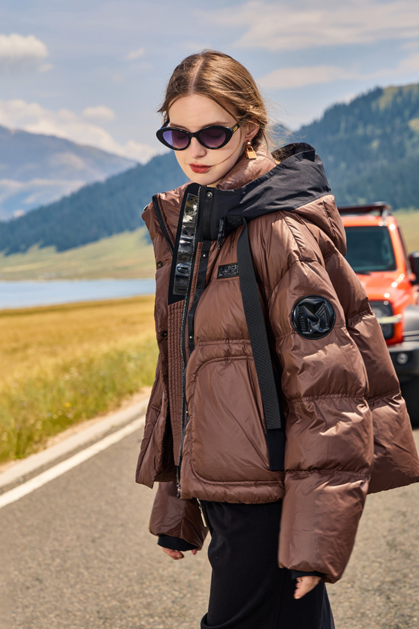 Kamilan Cropped Hooded Down Jacket in Urban Mocha