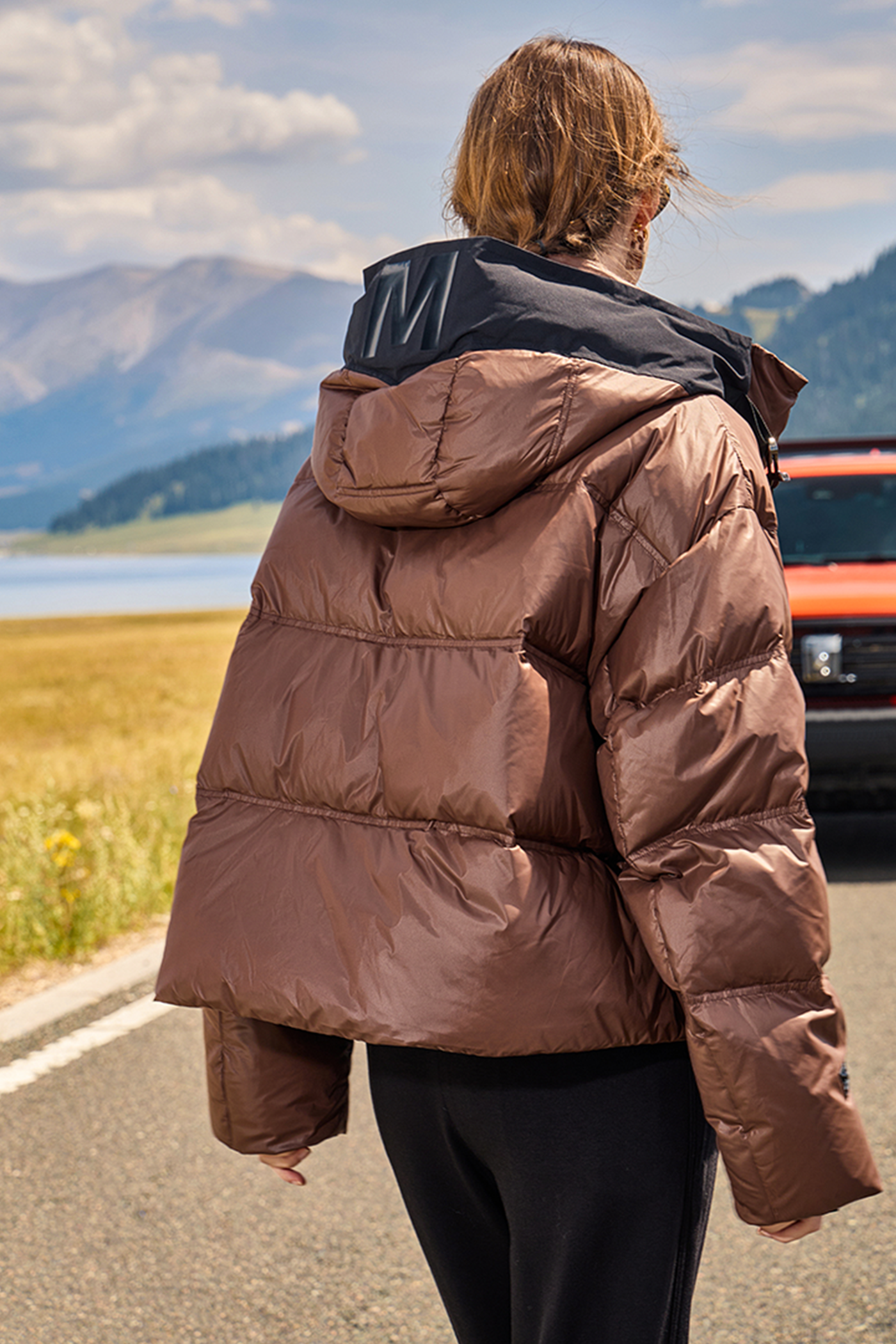 Kamilan Cropped Hooded Down Jacket in Urban Mocha