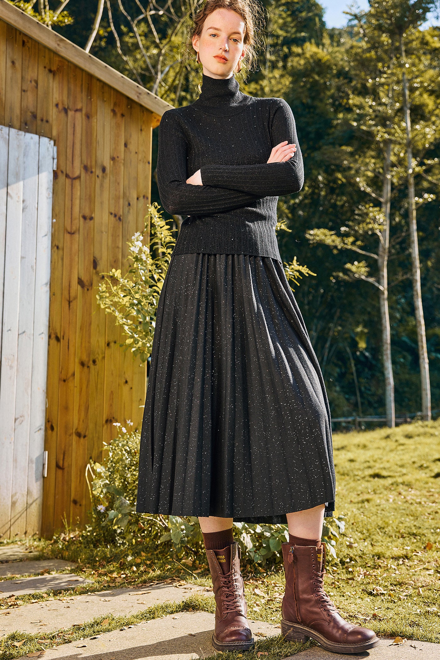KAMILAN Glitter Pleated Midi Skirt in Flowing Silhouette