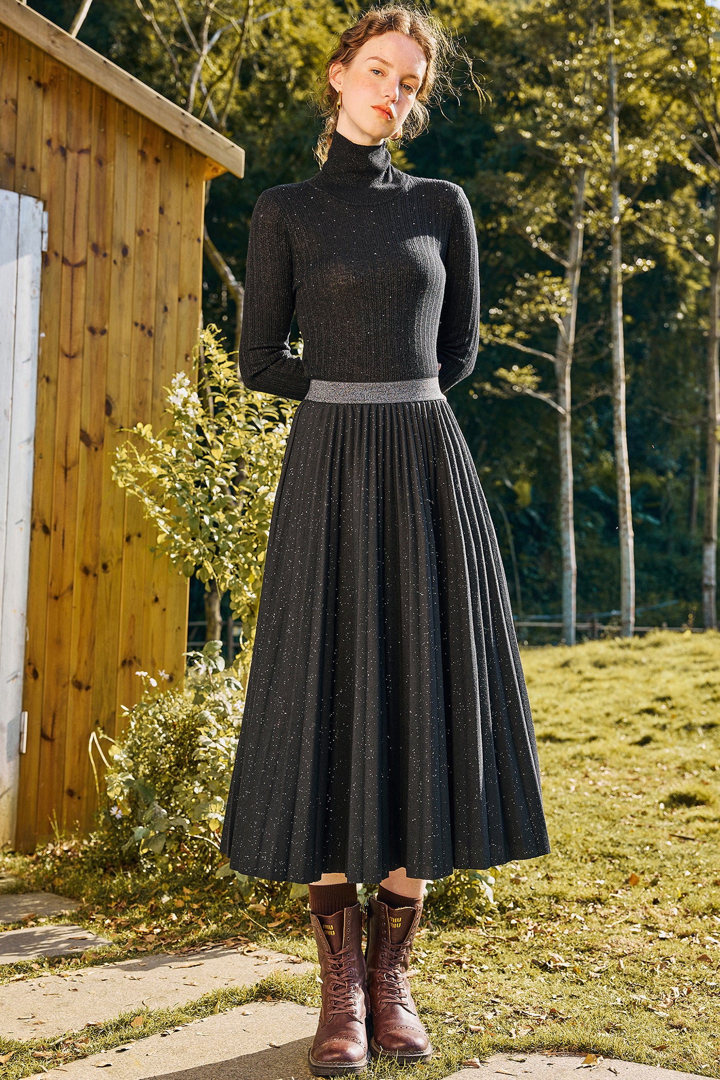 KAMILAN Glitter Pleated Midi Skirt in Flowing Silhouette