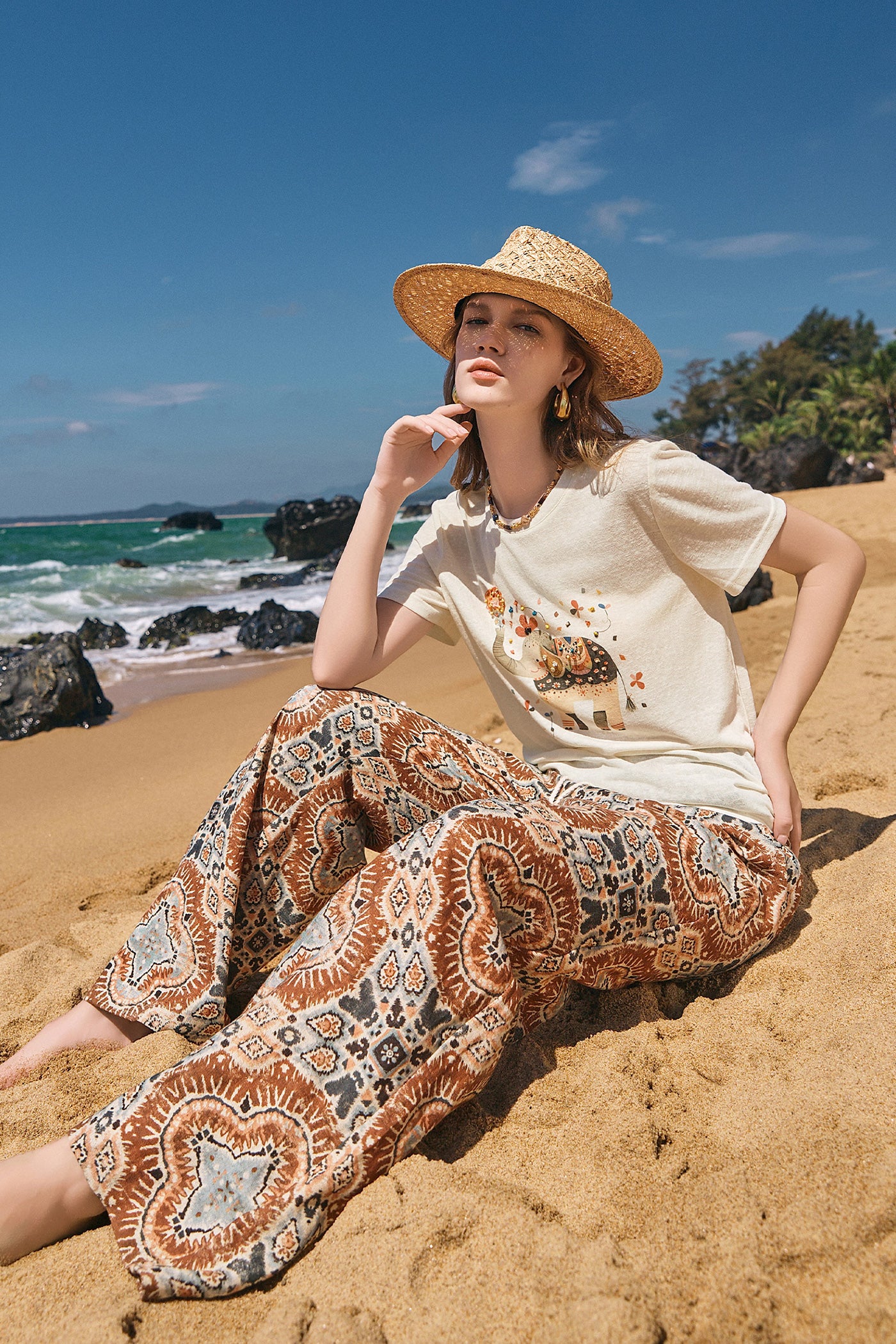 KAMILAN Embellished Elephant Motif Cotton Tee