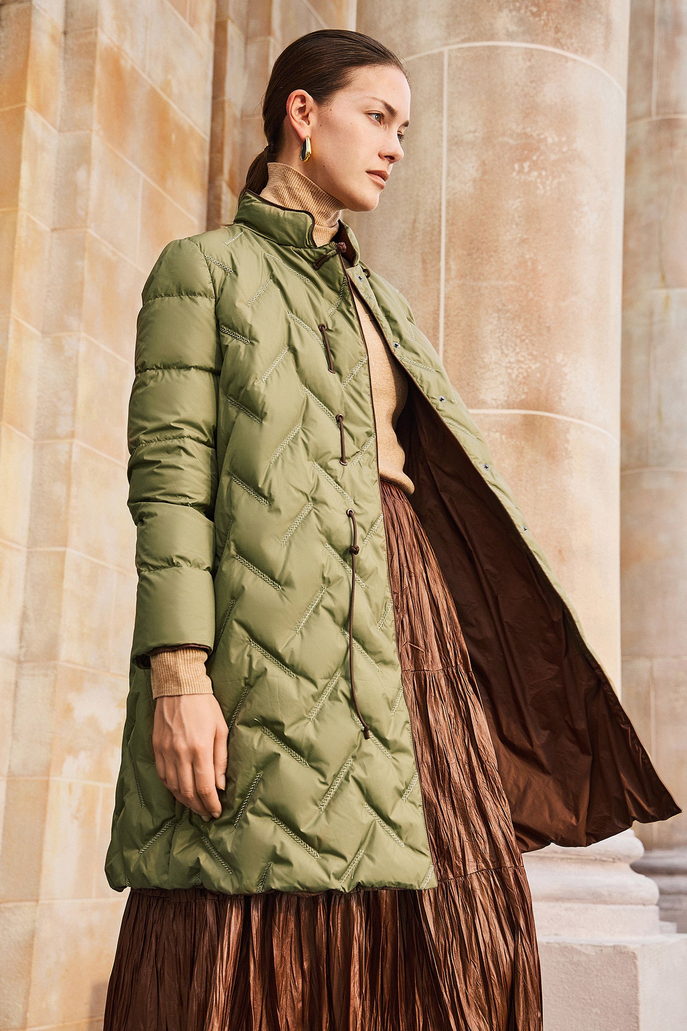 KAMILAN Quilted Mid-Length Down Coat in Sculptural Form