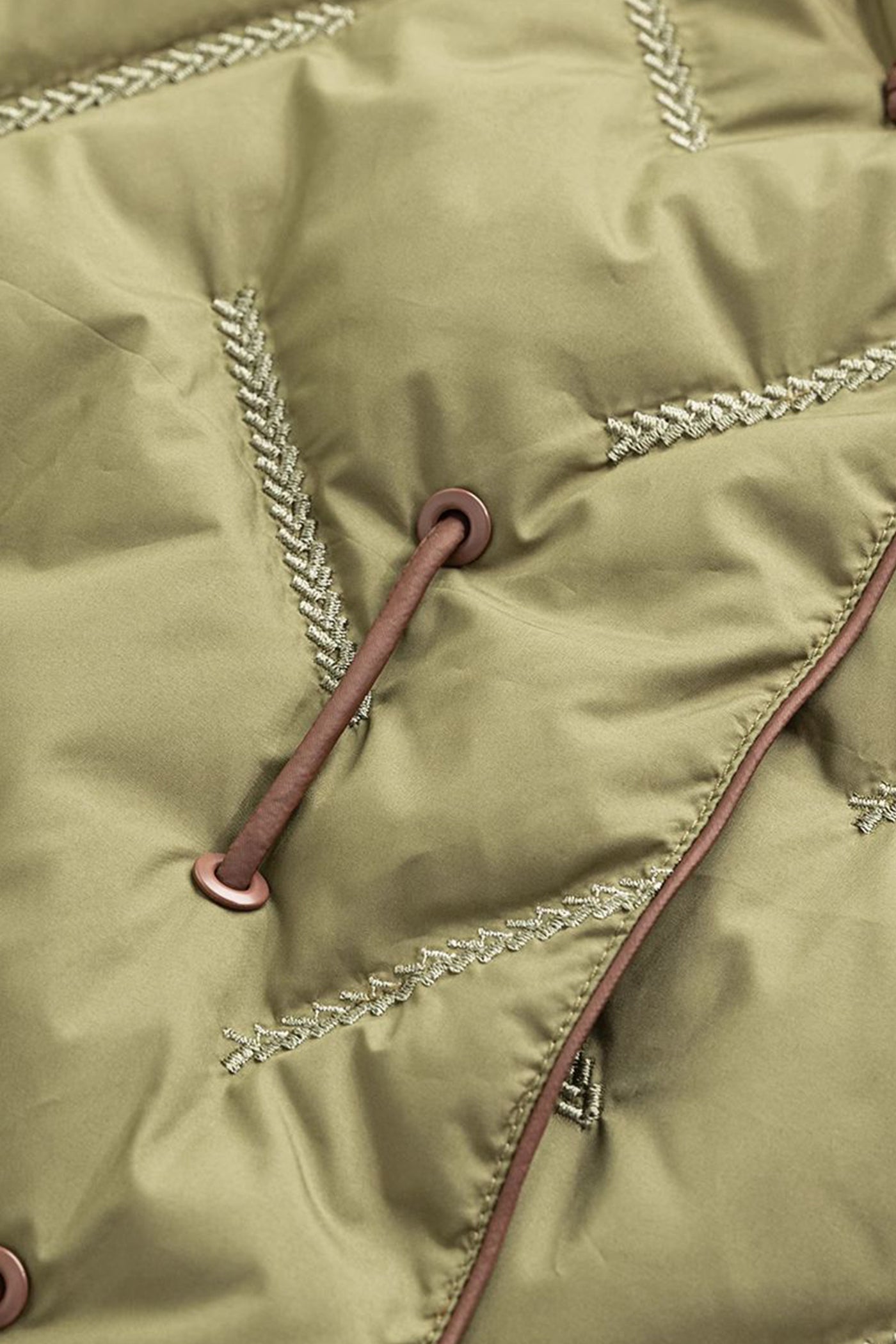 KAMILAN Quilted Mid-Length Down Coat in Sculptural Form