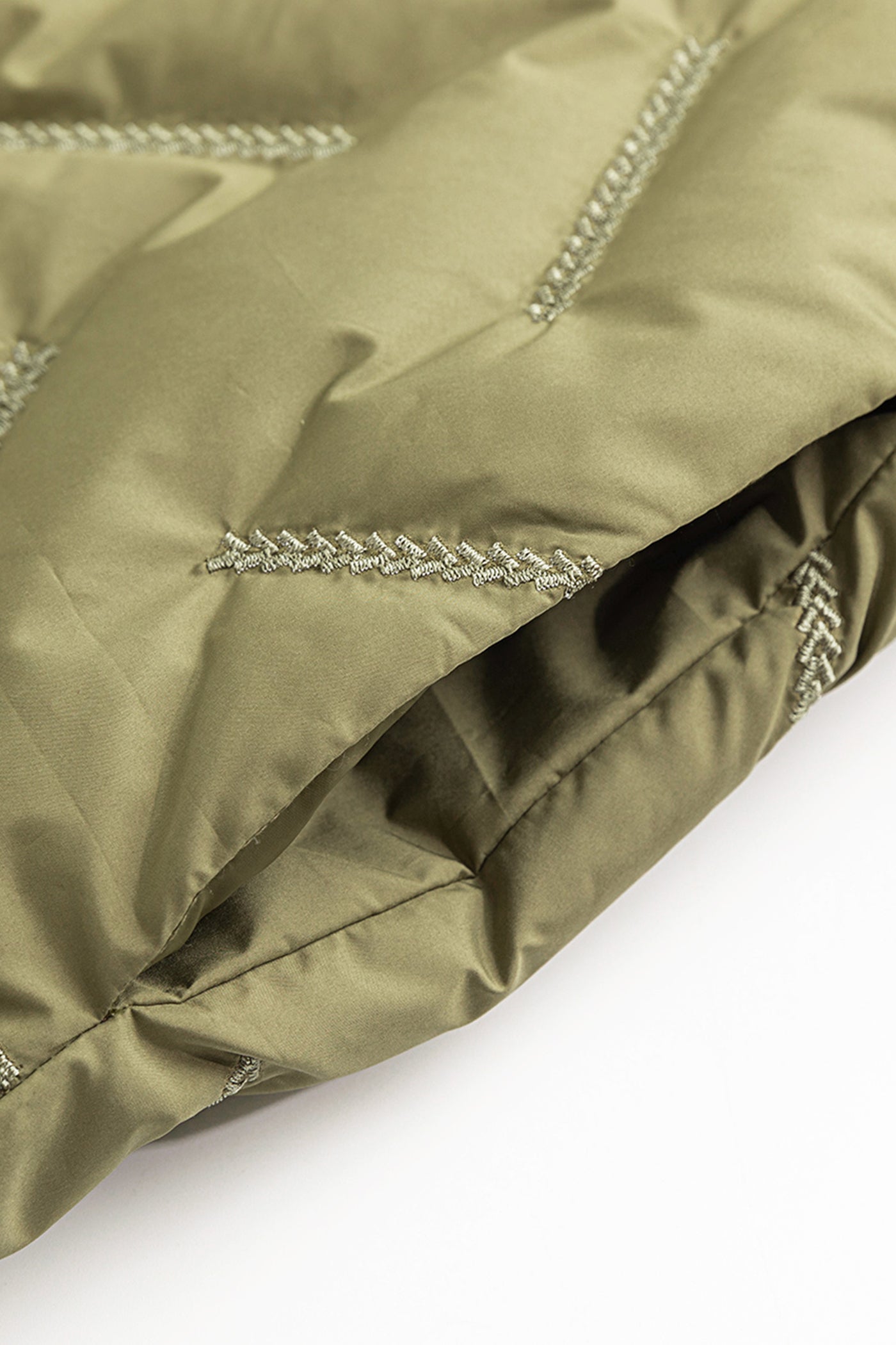 KAMILAN Quilted Mid-Length Down Coat in Sculptural Form