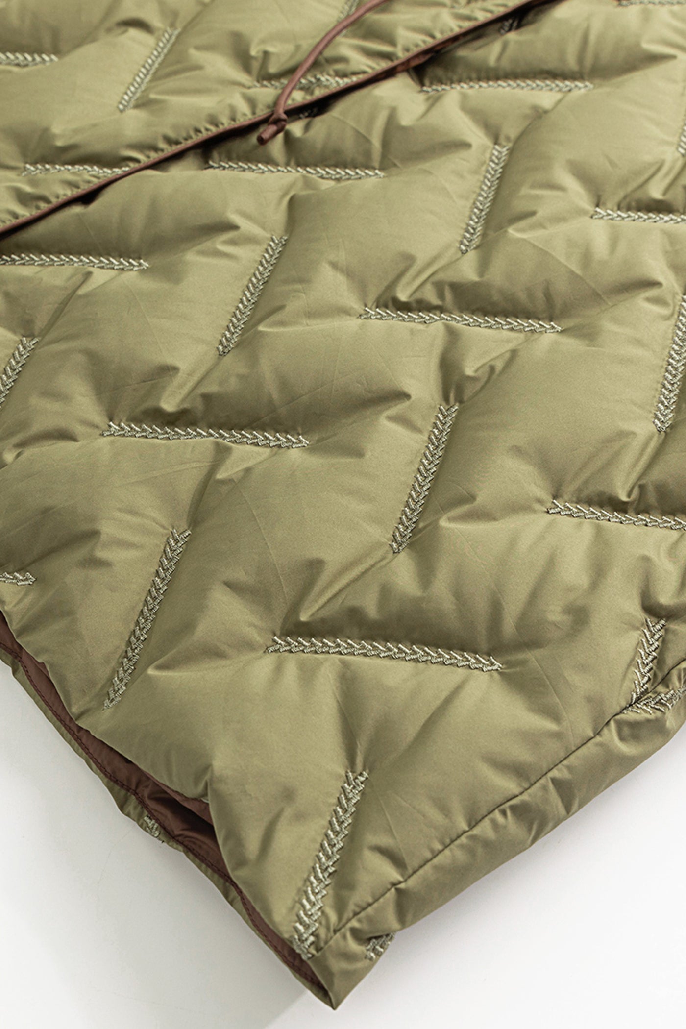 KAMILAN Quilted Mid-Length Down Coat in Sculptural Form