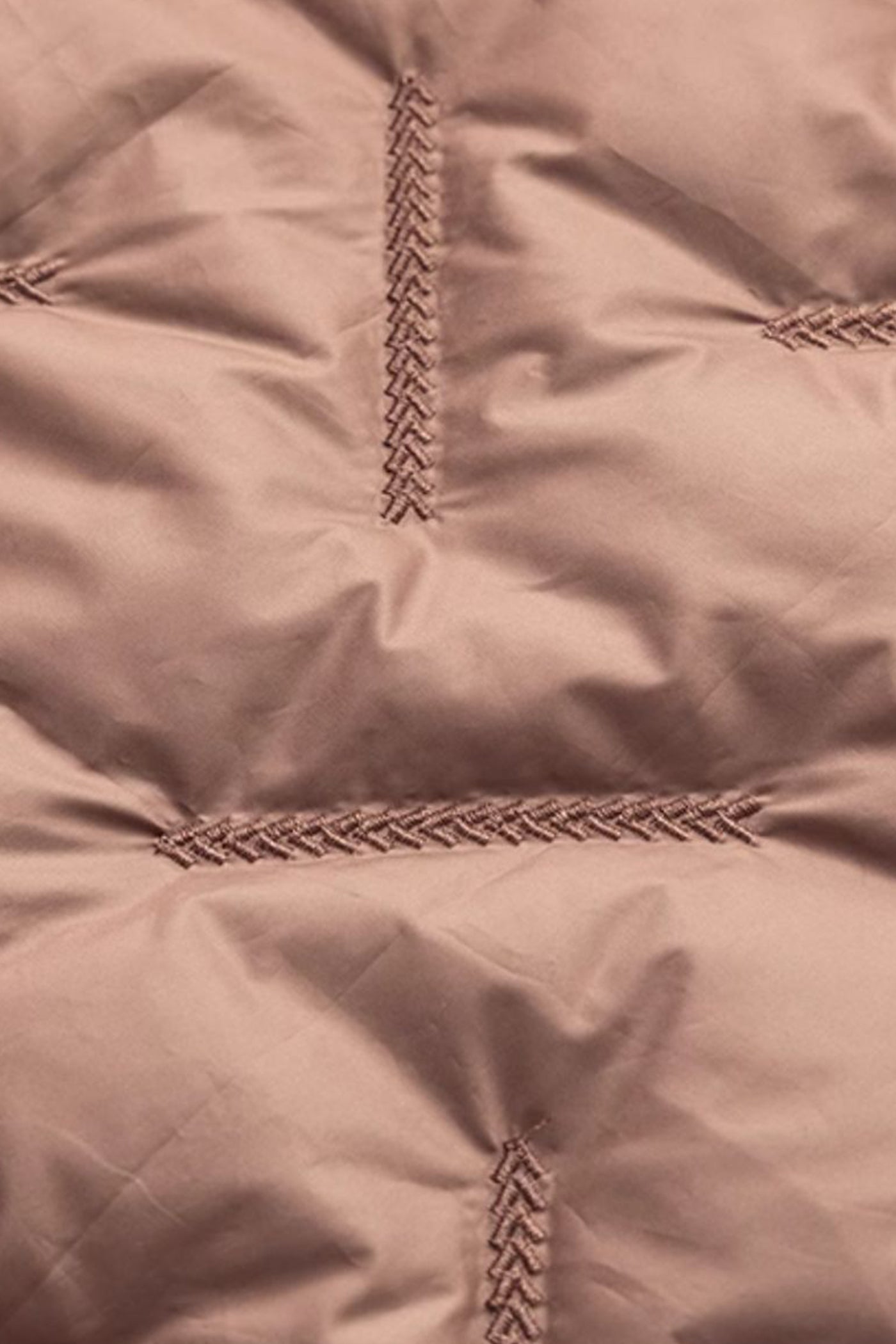 KAMILAN Quilted Mid-Length Down Coat in Sculptural Form
