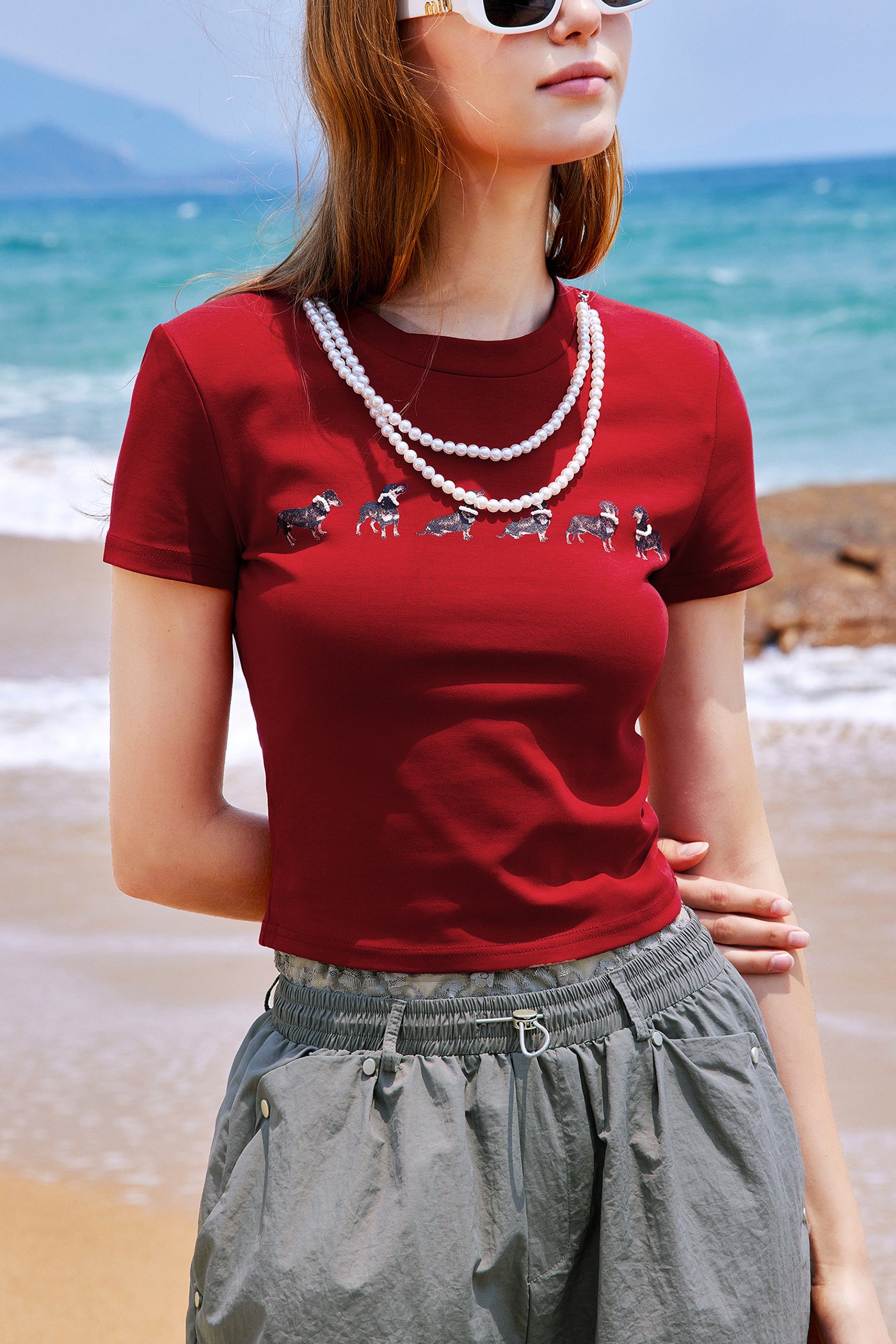 KAMILAN Printed T-Shirt with Faux Pearl Necklace Detail