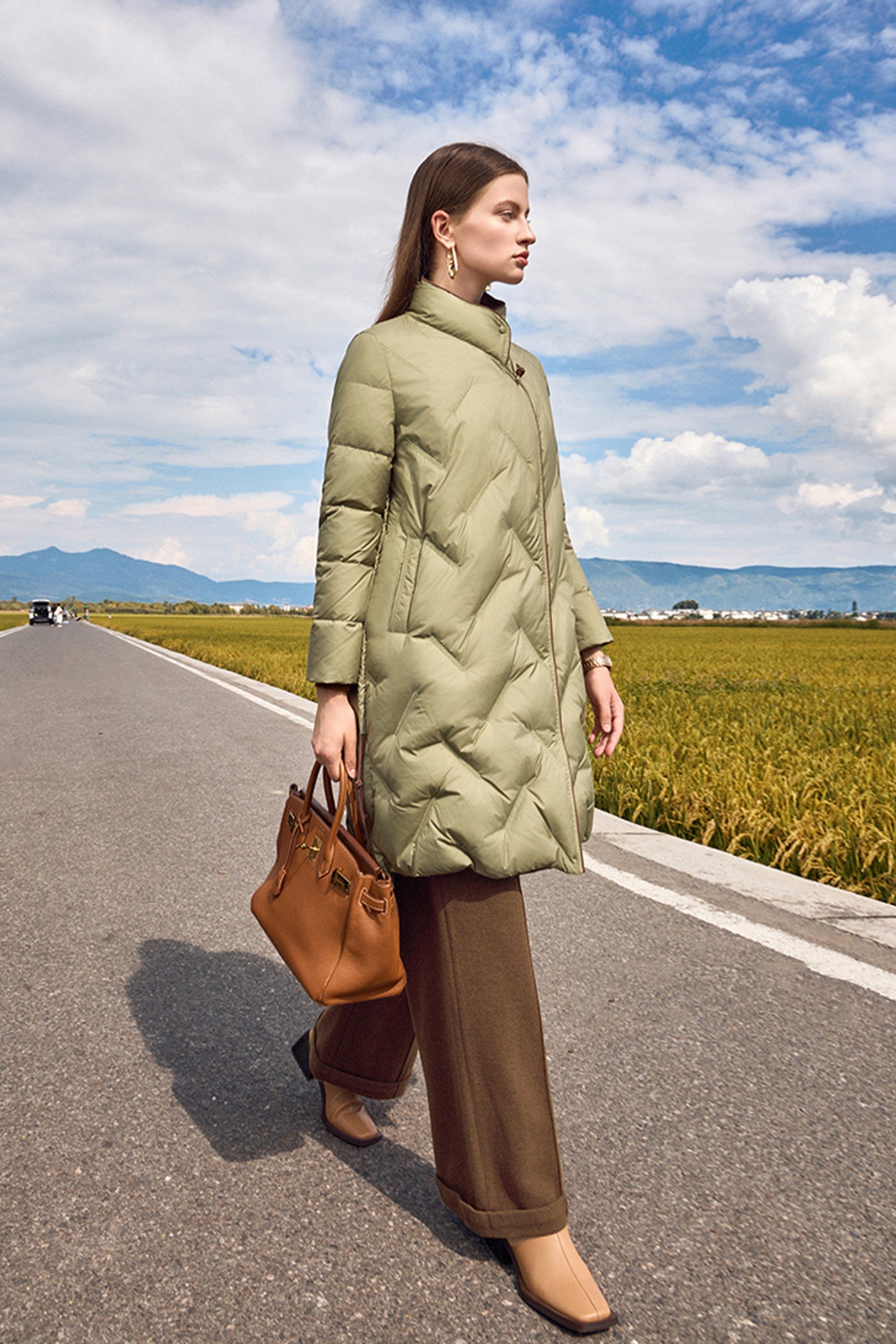 KAMILAN Quilted Down Coat with Structured Stand Collar and Mid-Length Silhouette