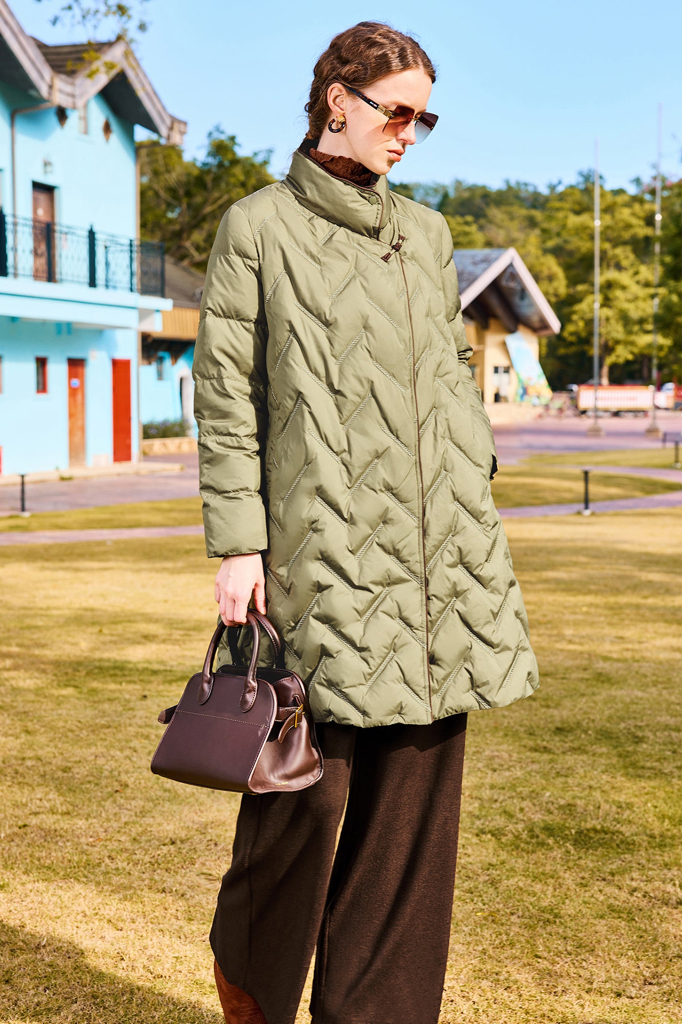 KAMILAN Quilted Down Coat with Structured Stand Collar and Mid-Length Silhouette