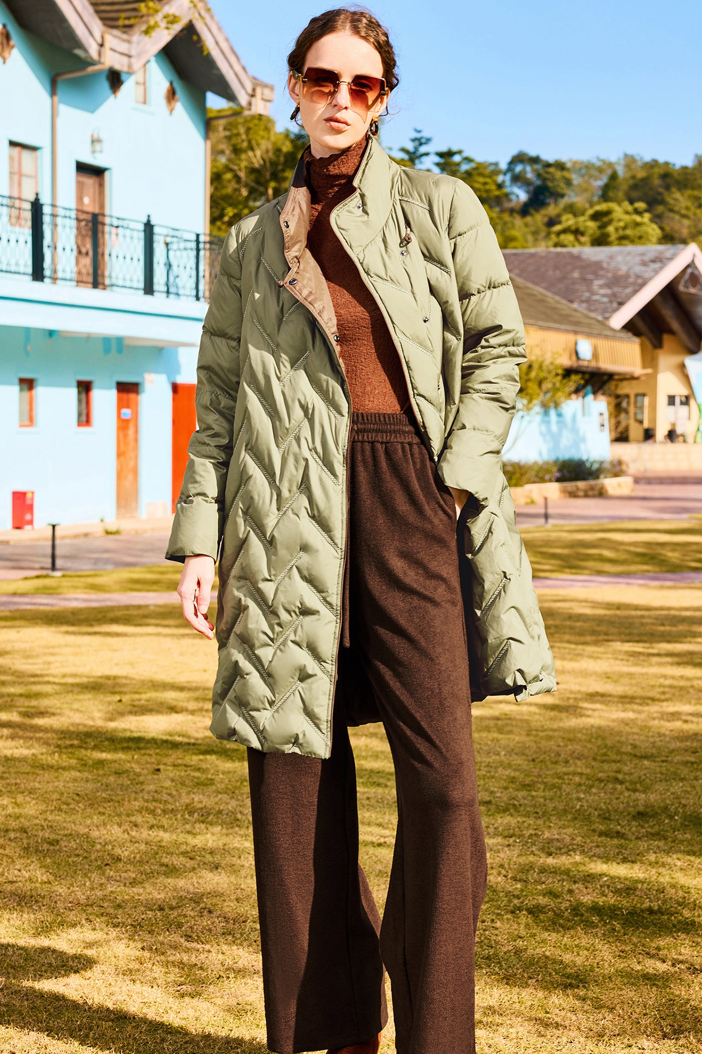 KAMILAN Quilted Down Coat with Structured Stand Collar and Mid-Length Silhouette