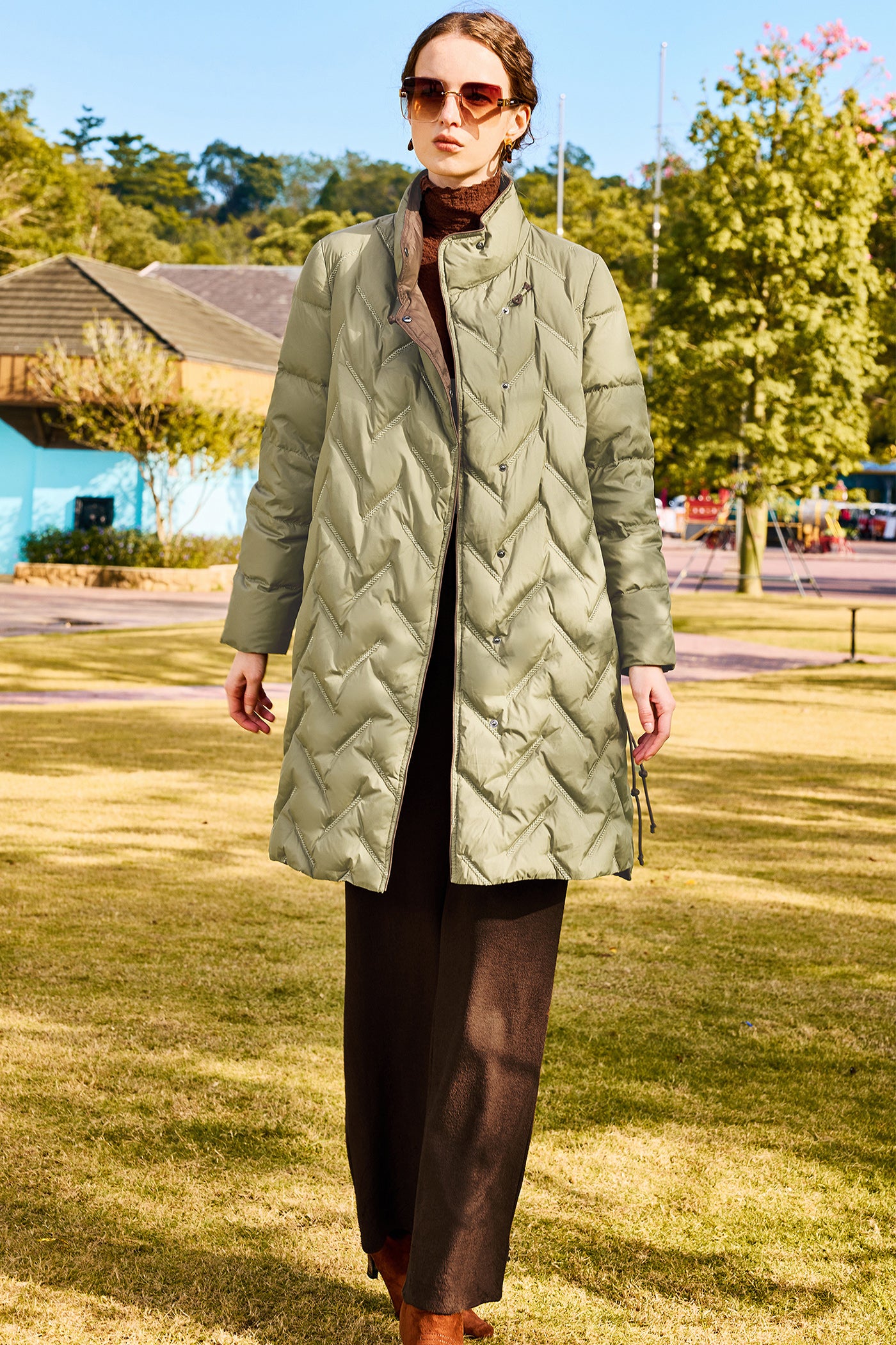 KAMILAN Quilted Down Coat with Structured Stand Collar and Mid-Length Silhouette