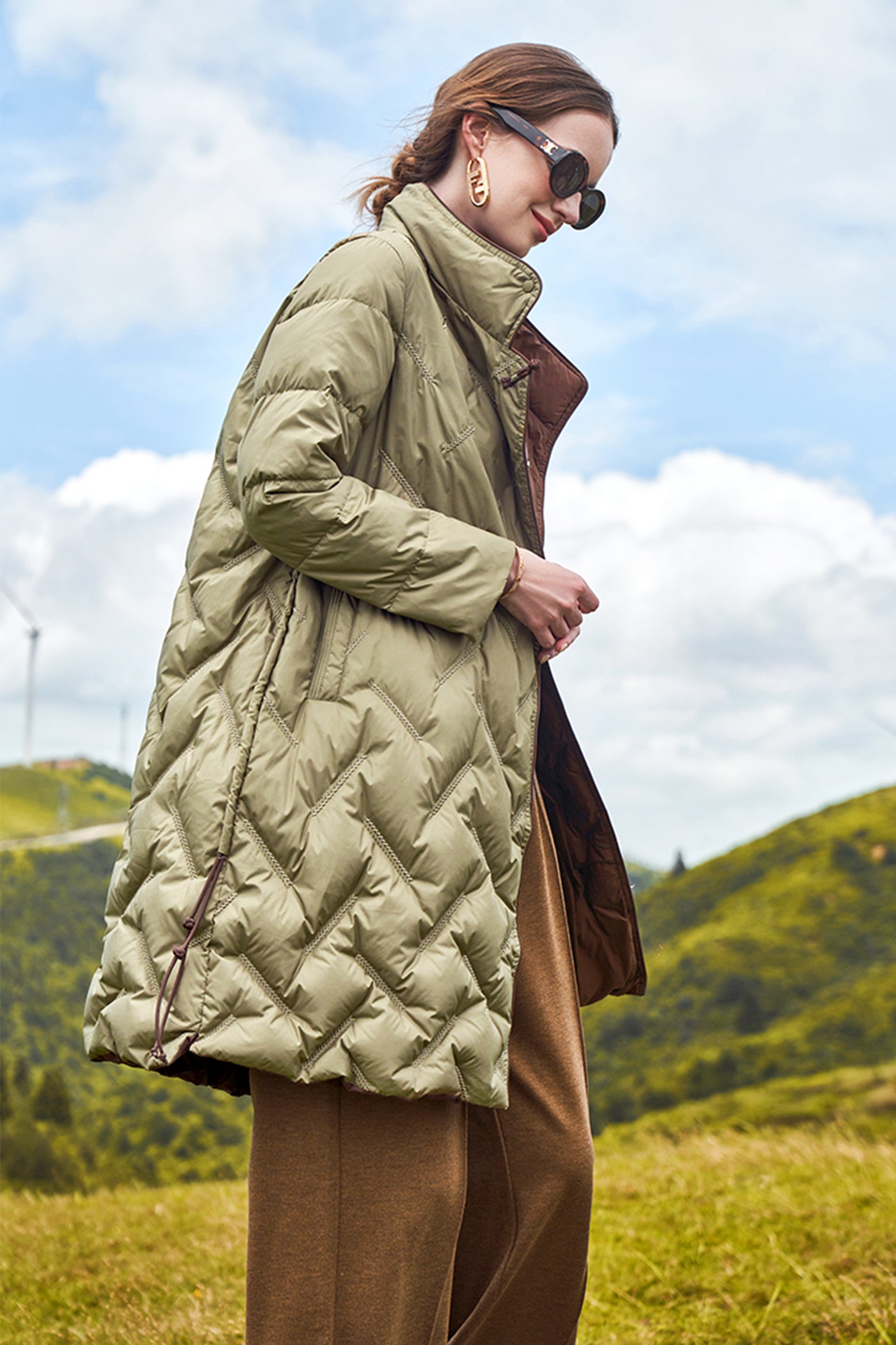 KAMILAN Quilted Down Coat with Structured Stand Collar and Mid-Length Silhouette