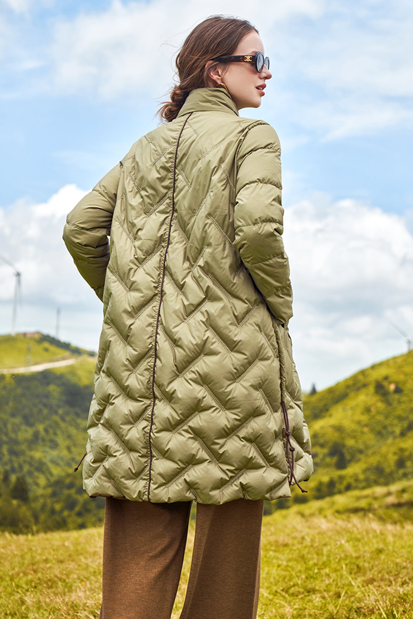 KAMILAN Quilted Down Coat with Structured Stand Collar and Mid-Length Silhouette