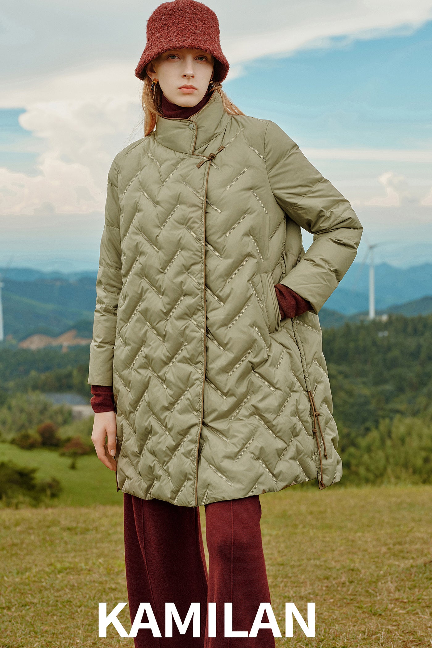 KAMILAN Quilted Down Coat with Structured Stand Collar and Mid-Length Silhouette