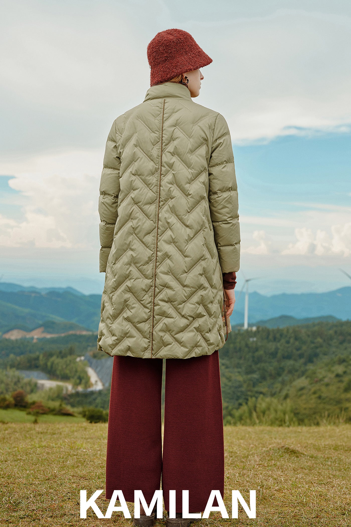 KAMILAN Quilted Down Coat with Structured Stand Collar and Mid-Length Silhouette