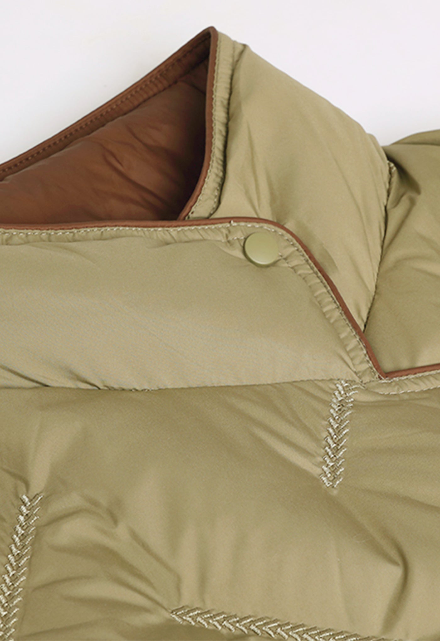 KAMILAN Quilted Down Coat with Structured Stand Collar and Mid-Length Silhouette