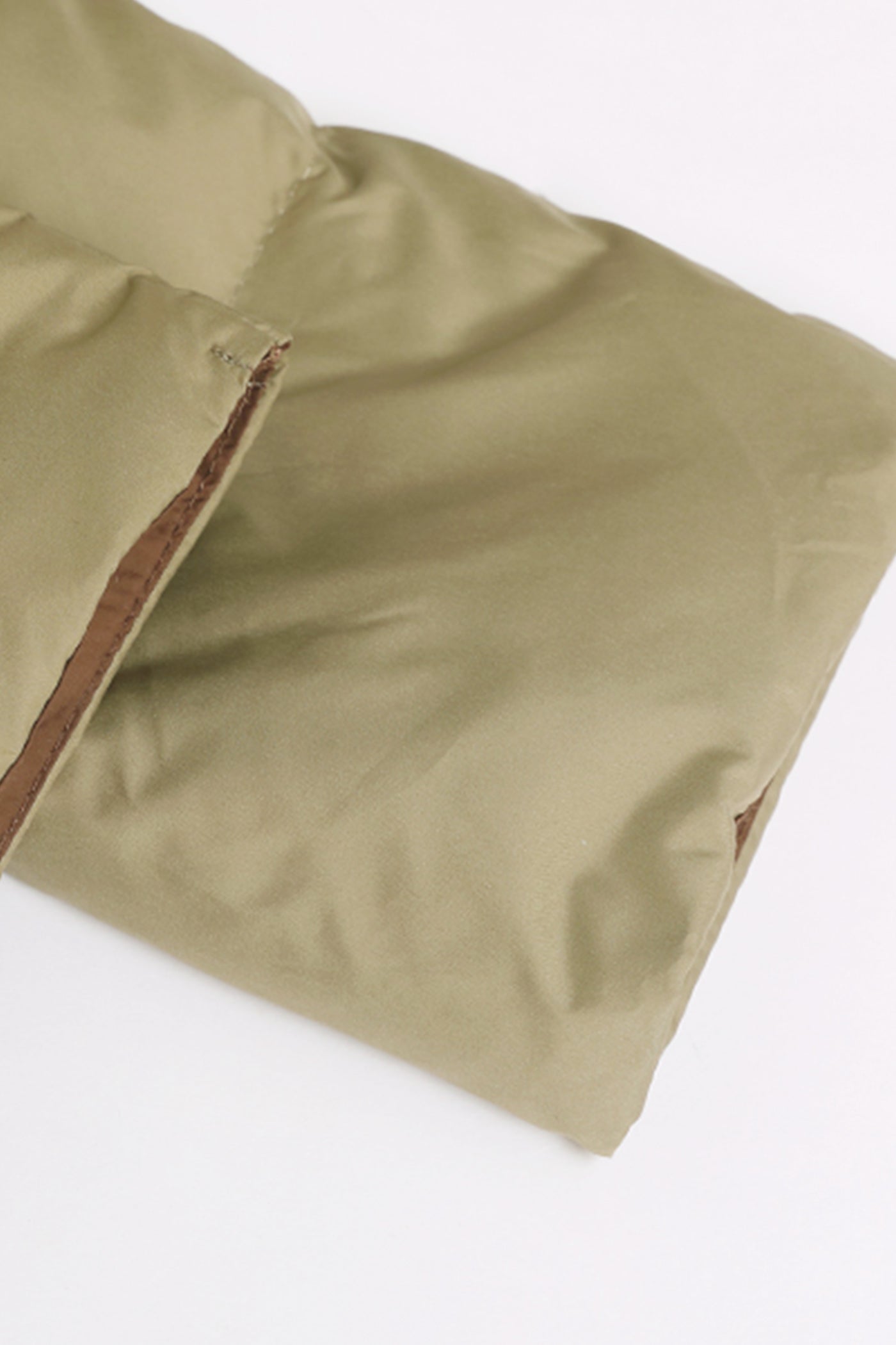 KAMILAN Quilted Down Coat with Structured Stand Collar and Mid-Length Silhouette