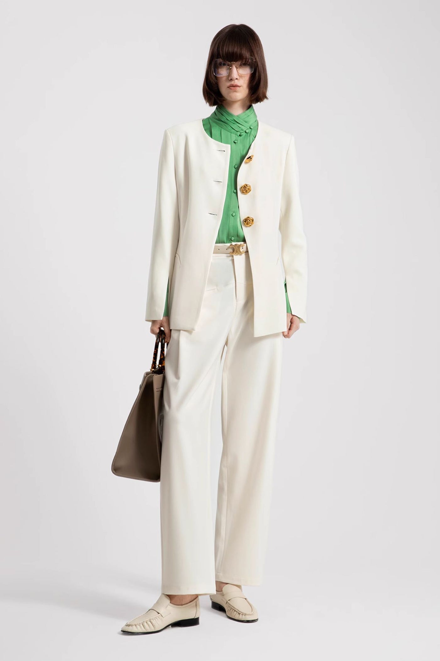 KAMILAN Tailored Blazer with Structured Shoulders and Gilded Buttons