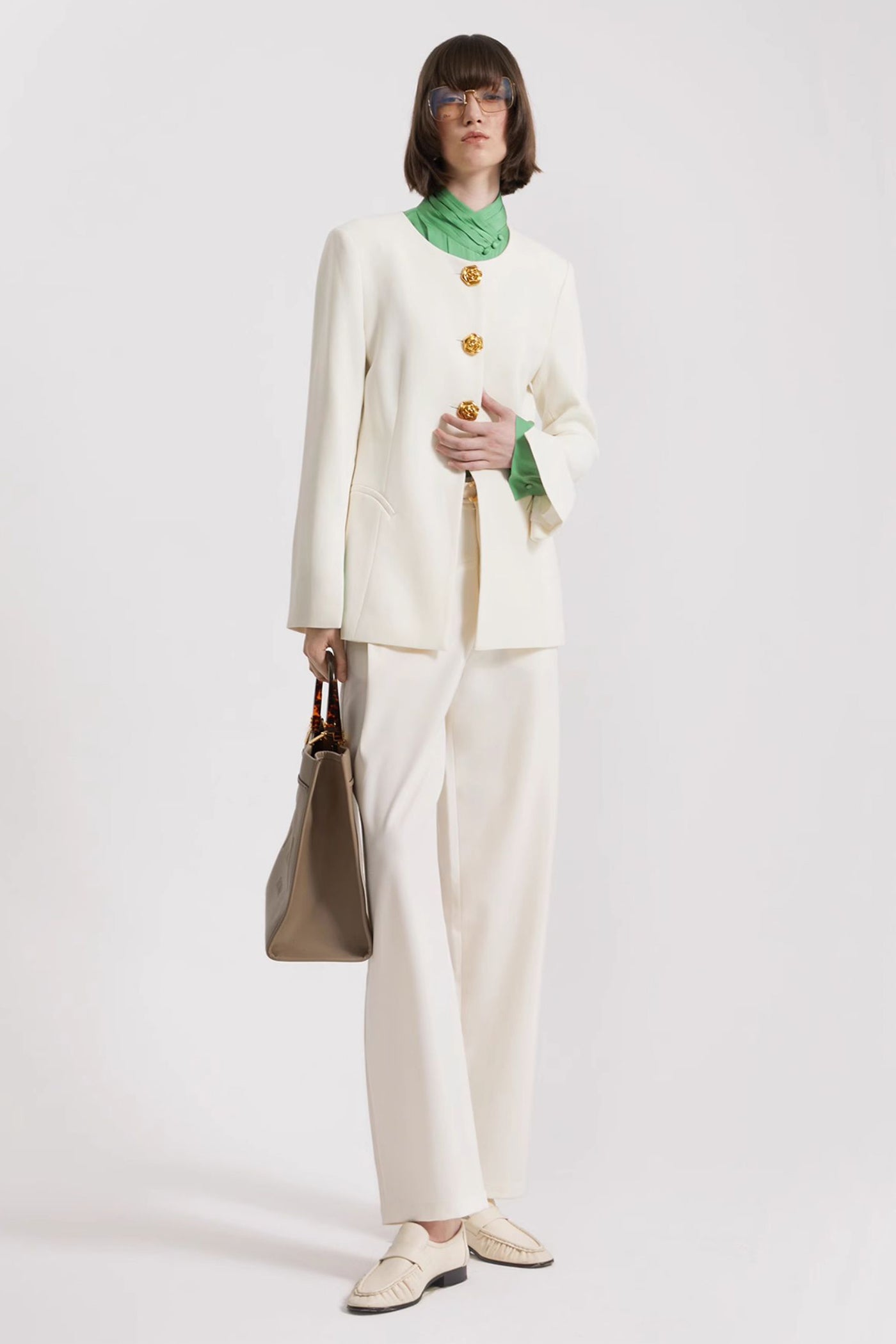 KAMILAN Tailored Blazer with Structured Shoulders and Gilded Buttons