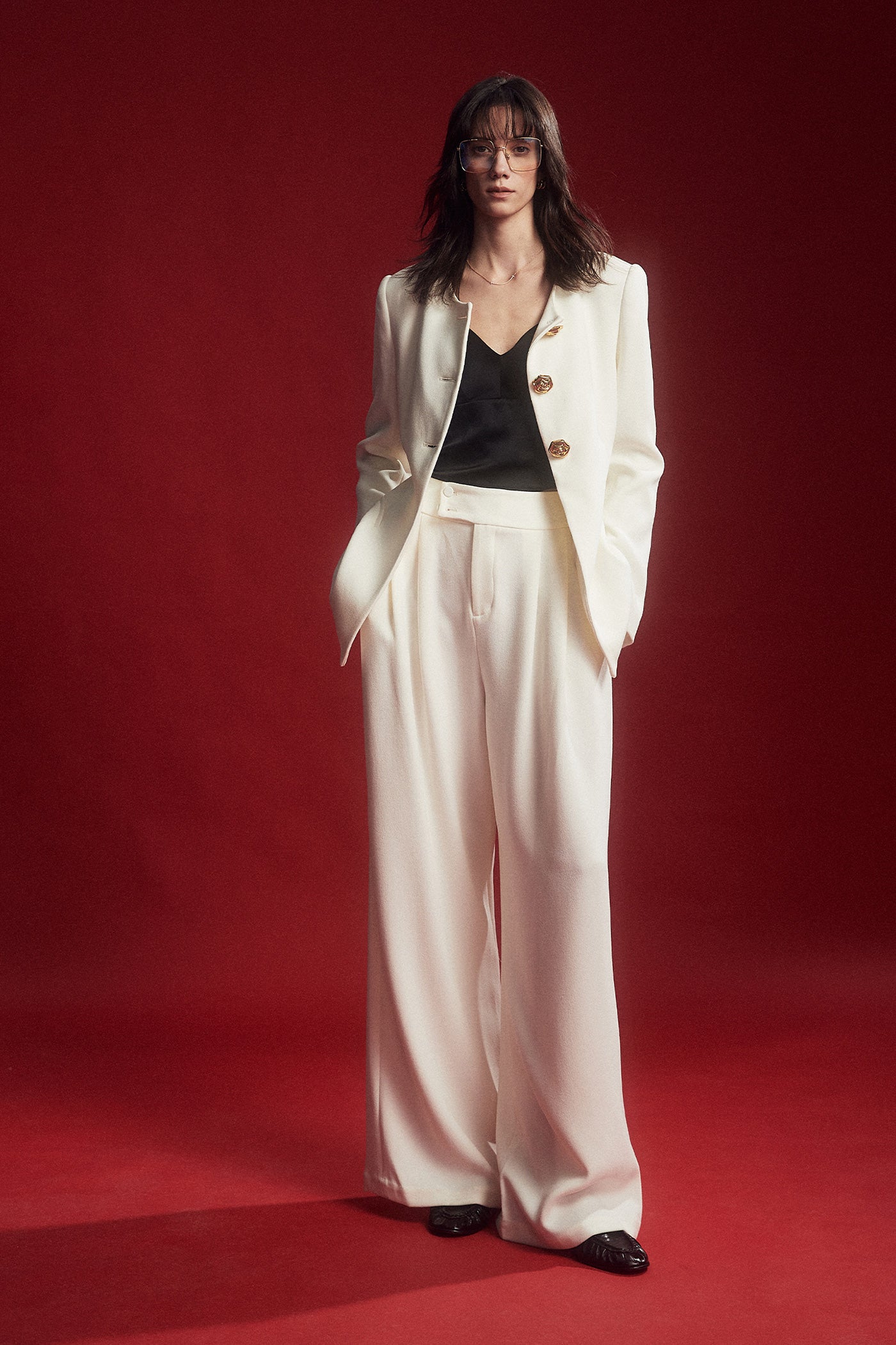 KAMILAN Tailored Blazer with Structured Shoulders and Gilded Buttons