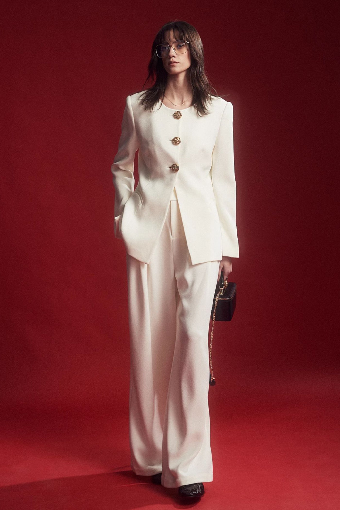 KAMILAN Tailored Blazer with Structured Shoulders and Gilded Buttons