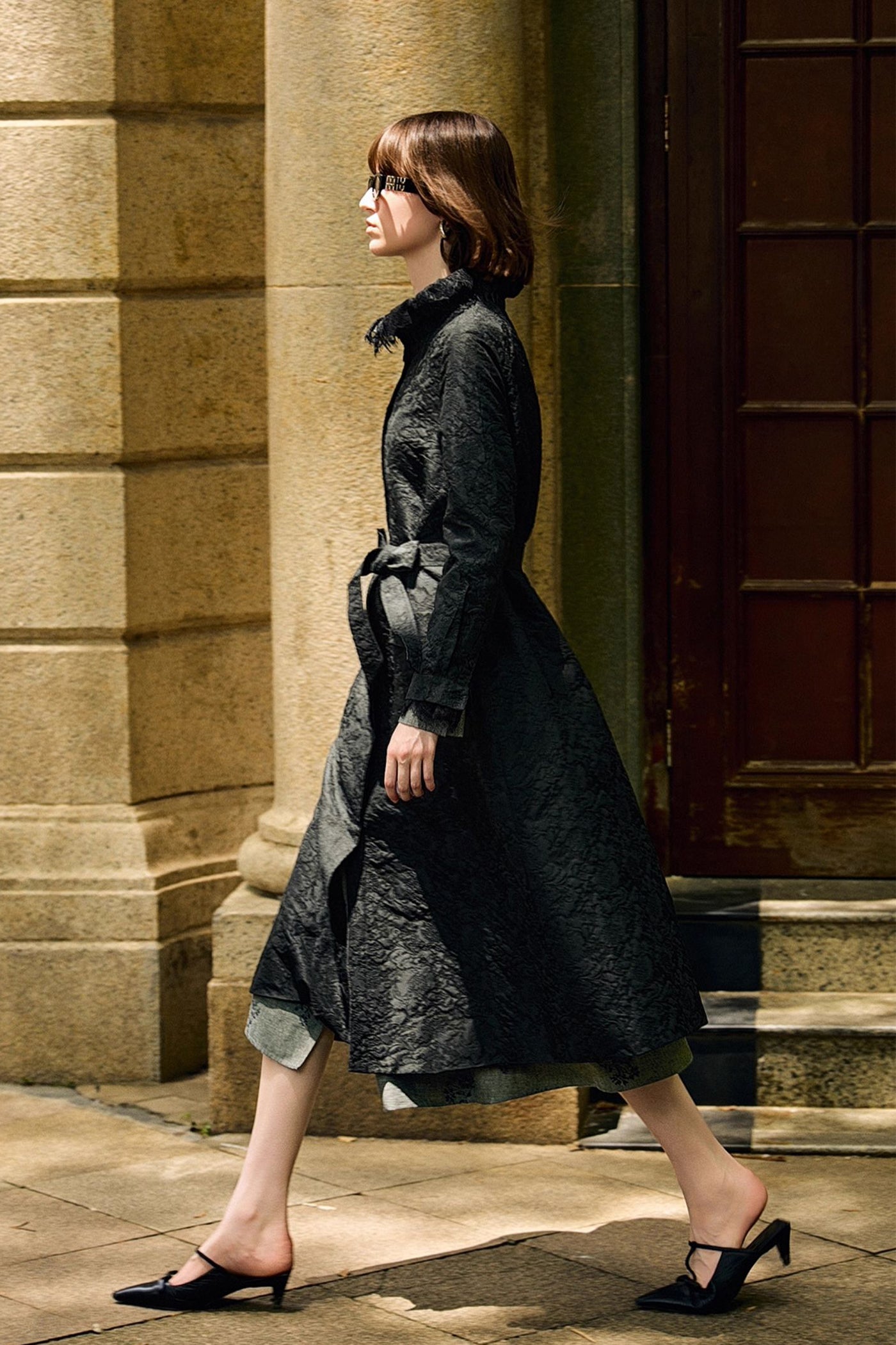 KAMILAN Mid-Length Jacquard Trench Coat with Belted Waist Detail