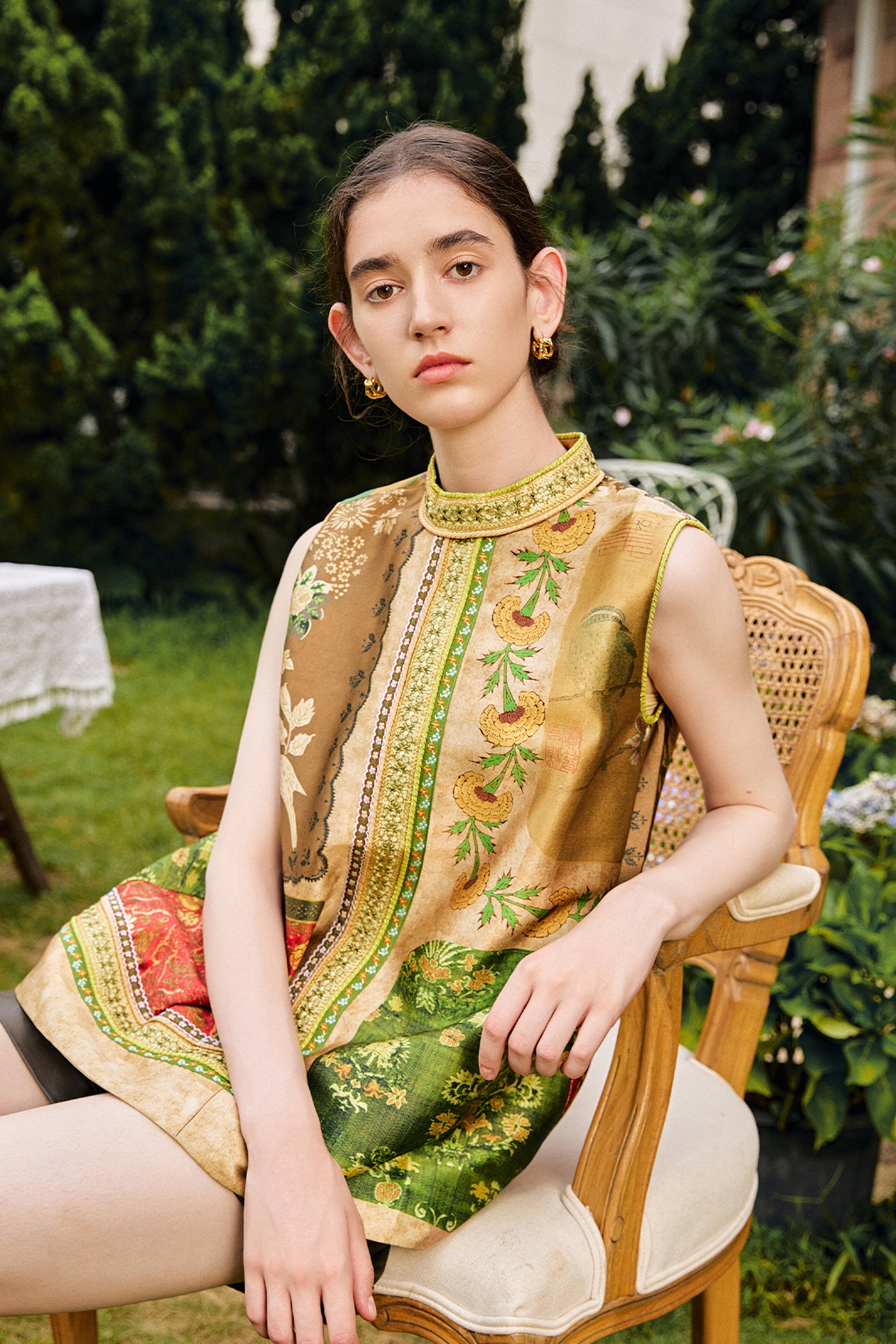 KAMILAN Women's Sleeveless Embroidered Printed Shirt – Chic Stand Collar Blouse