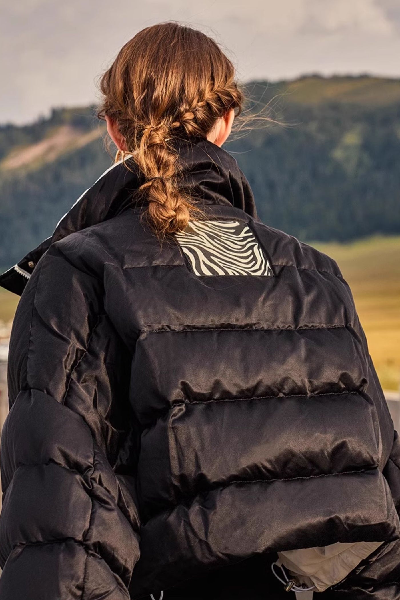 KAMILAN Women's Short Goose Down Jacket – 2025 Winter New White Goose Down Puffer Coat with High Collar