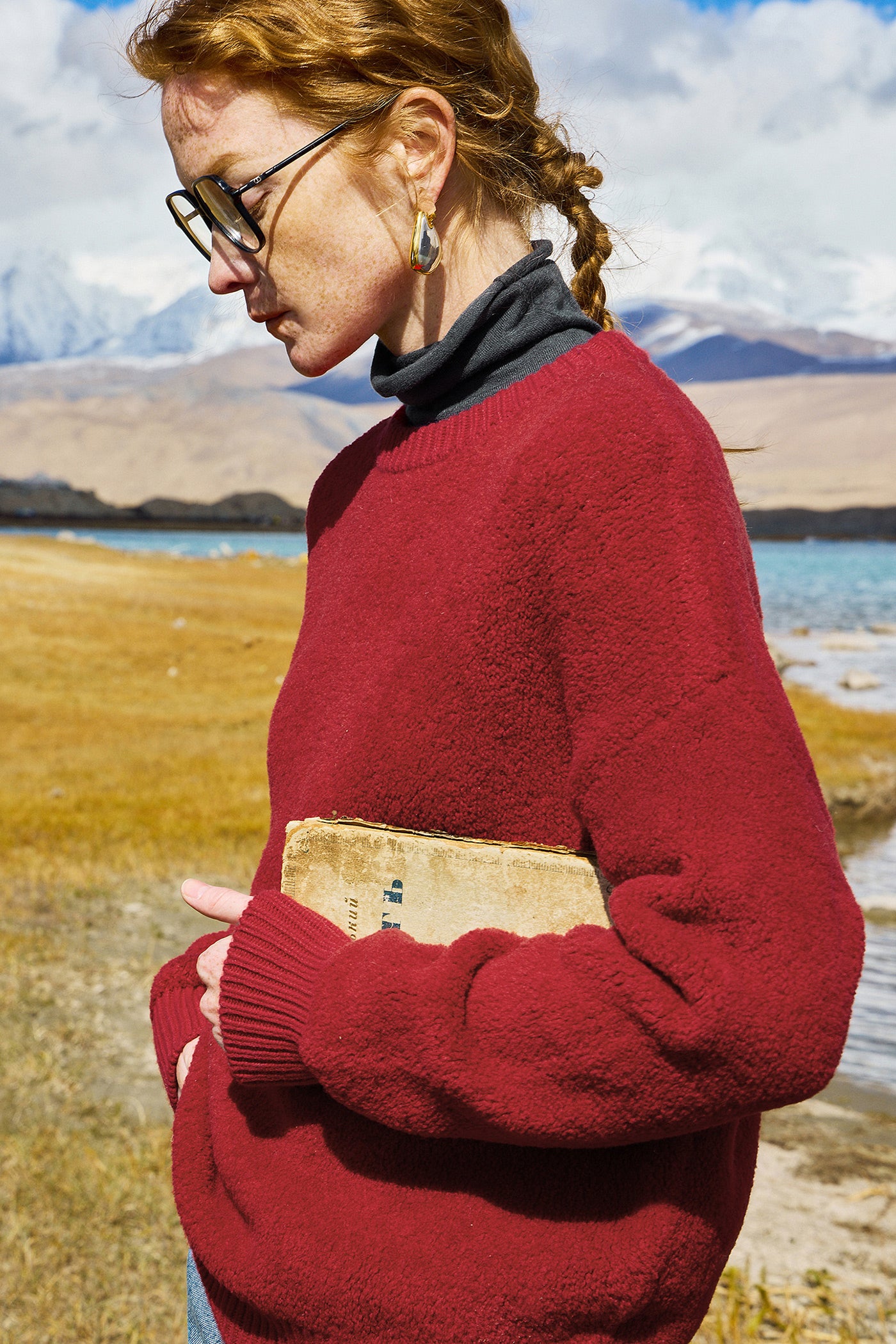 red sweater women's autumn 2025 new loose plush sweater