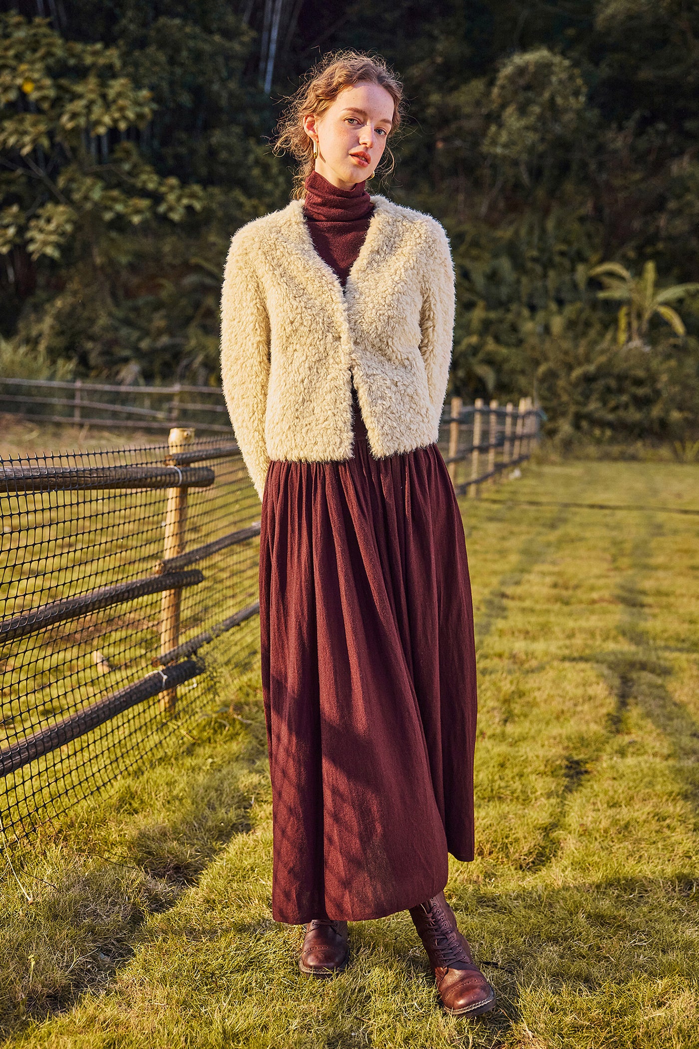 KAMILAN faux fur one V-neck environmental protection fur women's winter short warm Mao Maofaux fur coat.