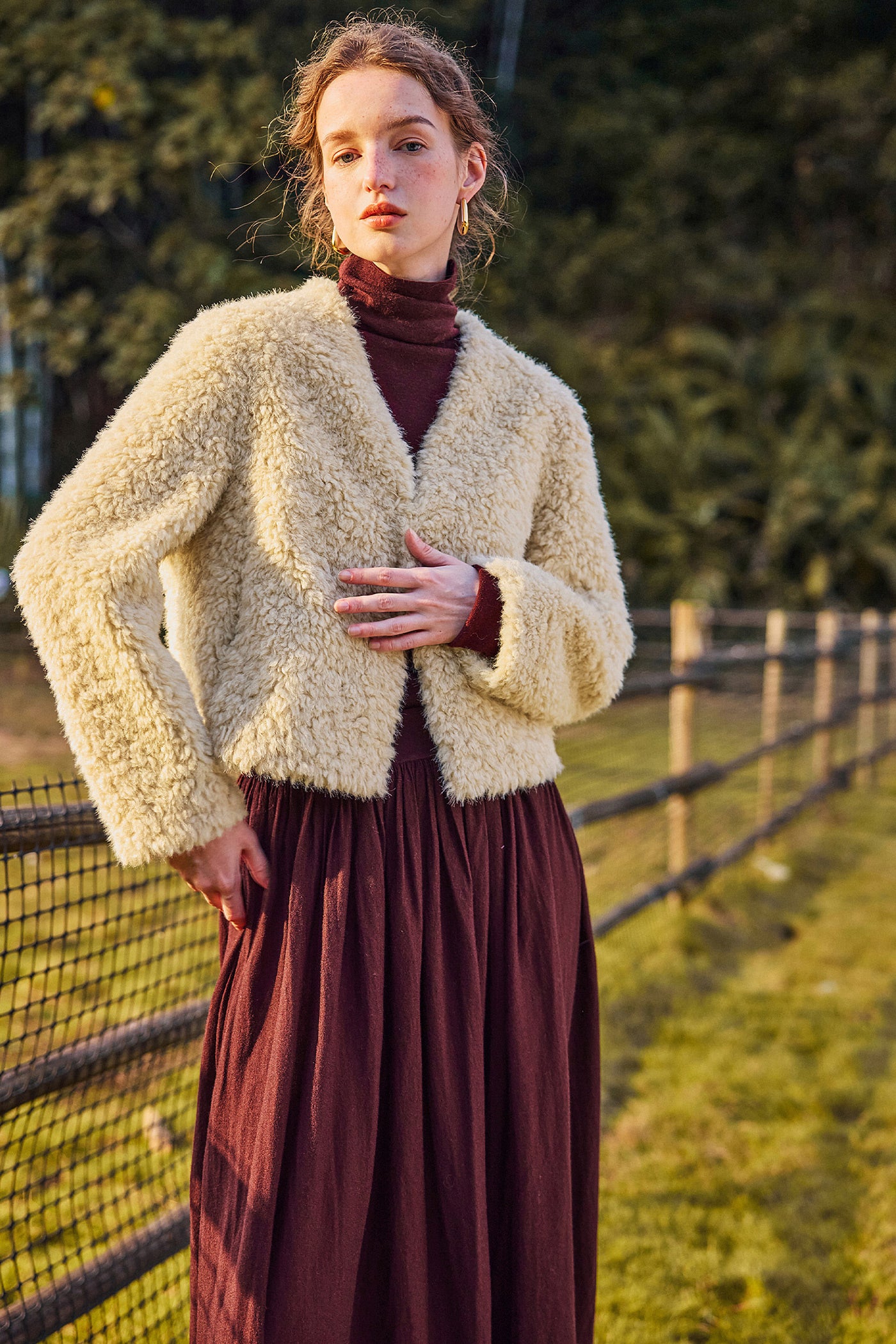 KAMILAN faux fur one V-neck environmental protection fur women's winter short warm Mao Maofaux fur coat.