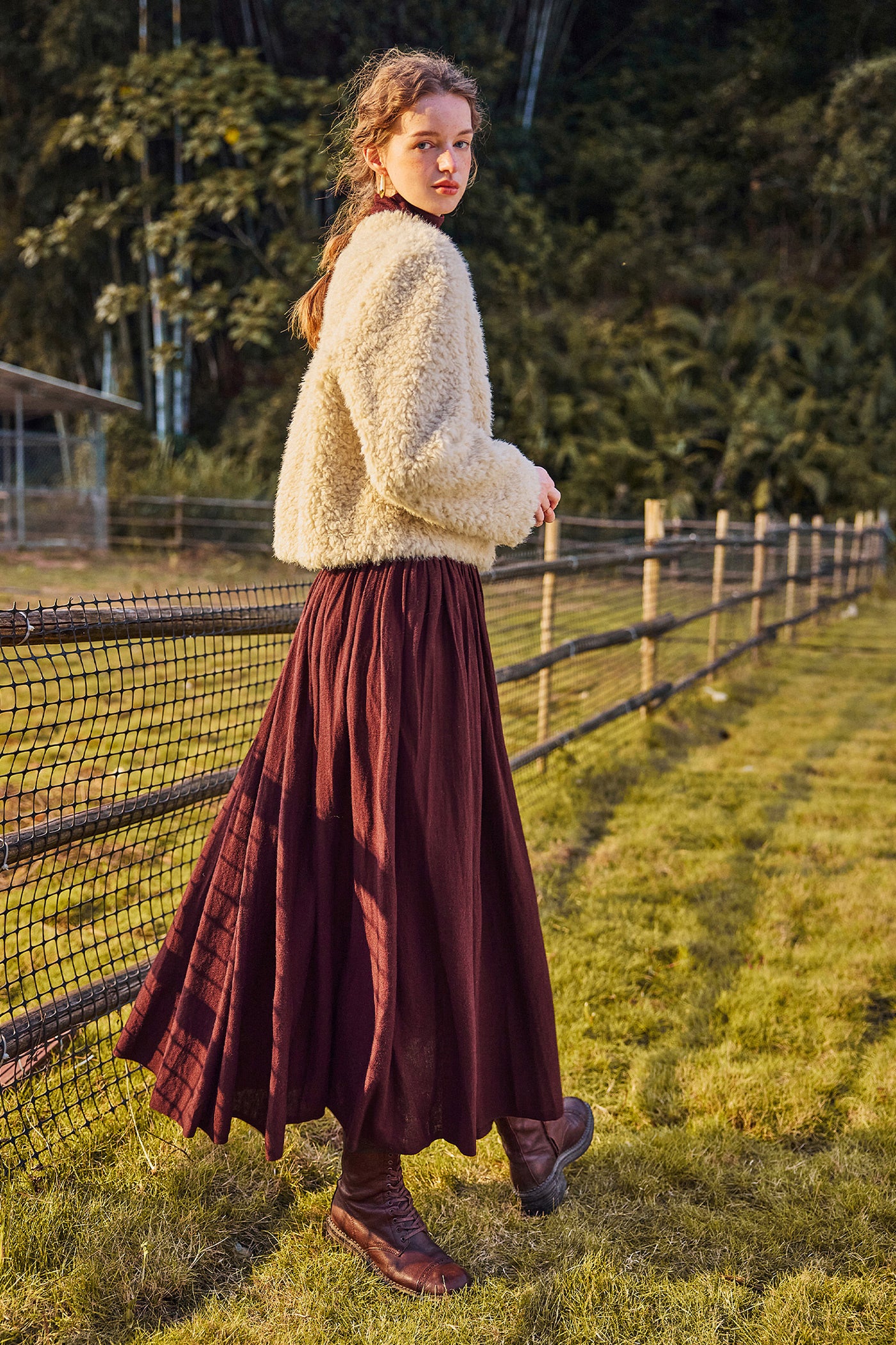 KAMILAN faux fur one V-neck environmental protection fur women's winter short warm Mao Maofaux fur coat.