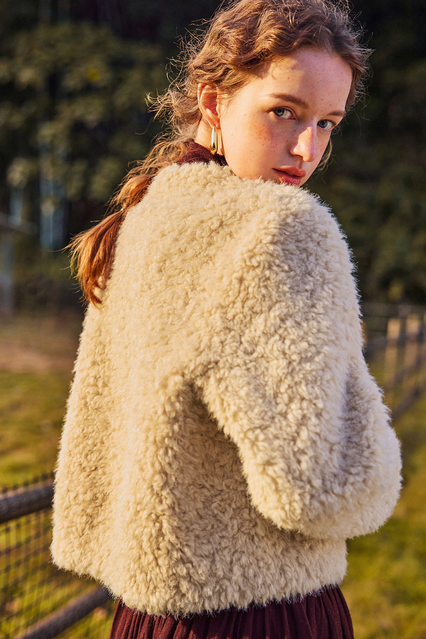 KAMILAN faux fur one V-neck environmental protection fur women's winter short warm Mao Maofaux fur coat.