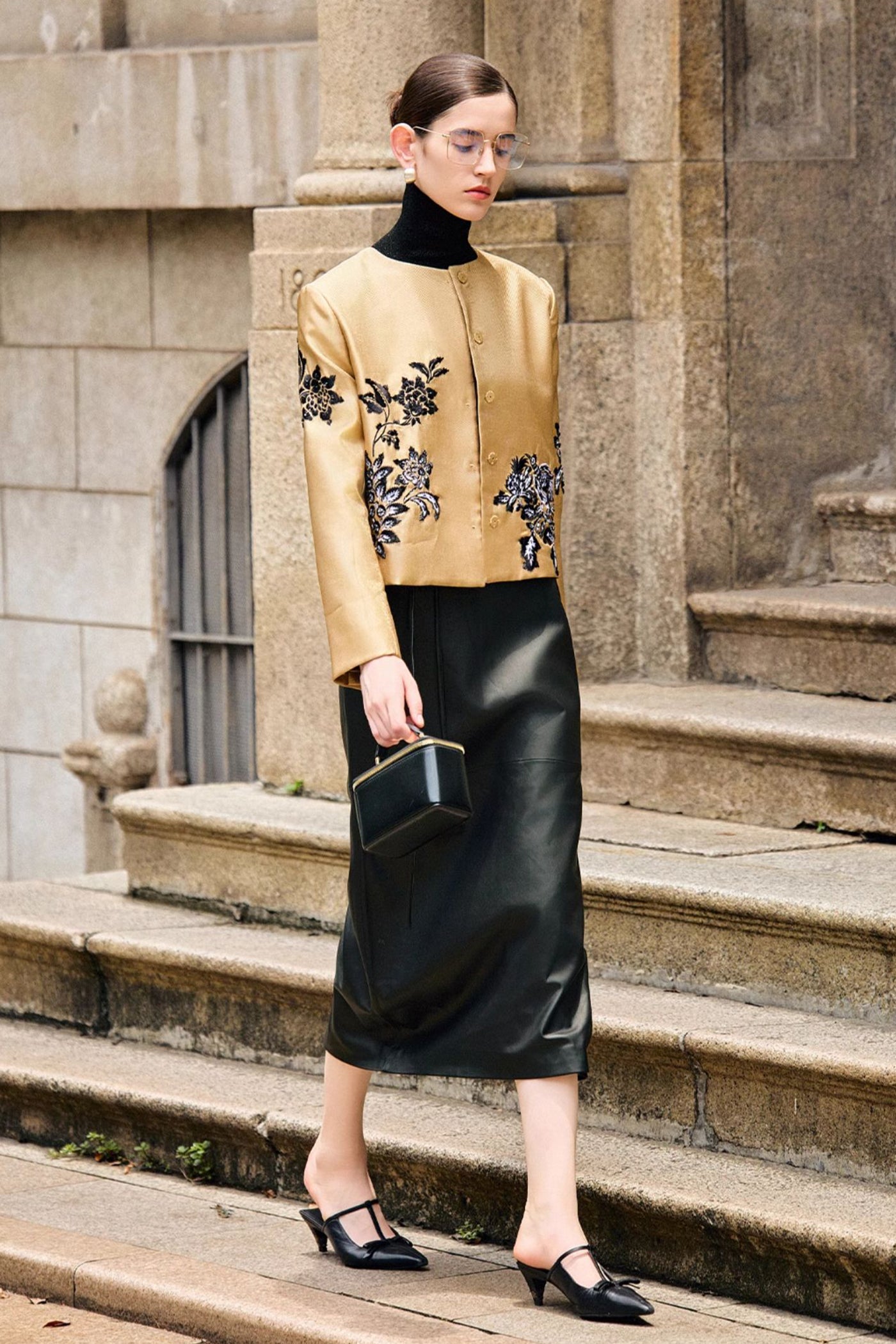 KAMILAN French style elegant round neck short embroidered coat women's autumn new short coat top.