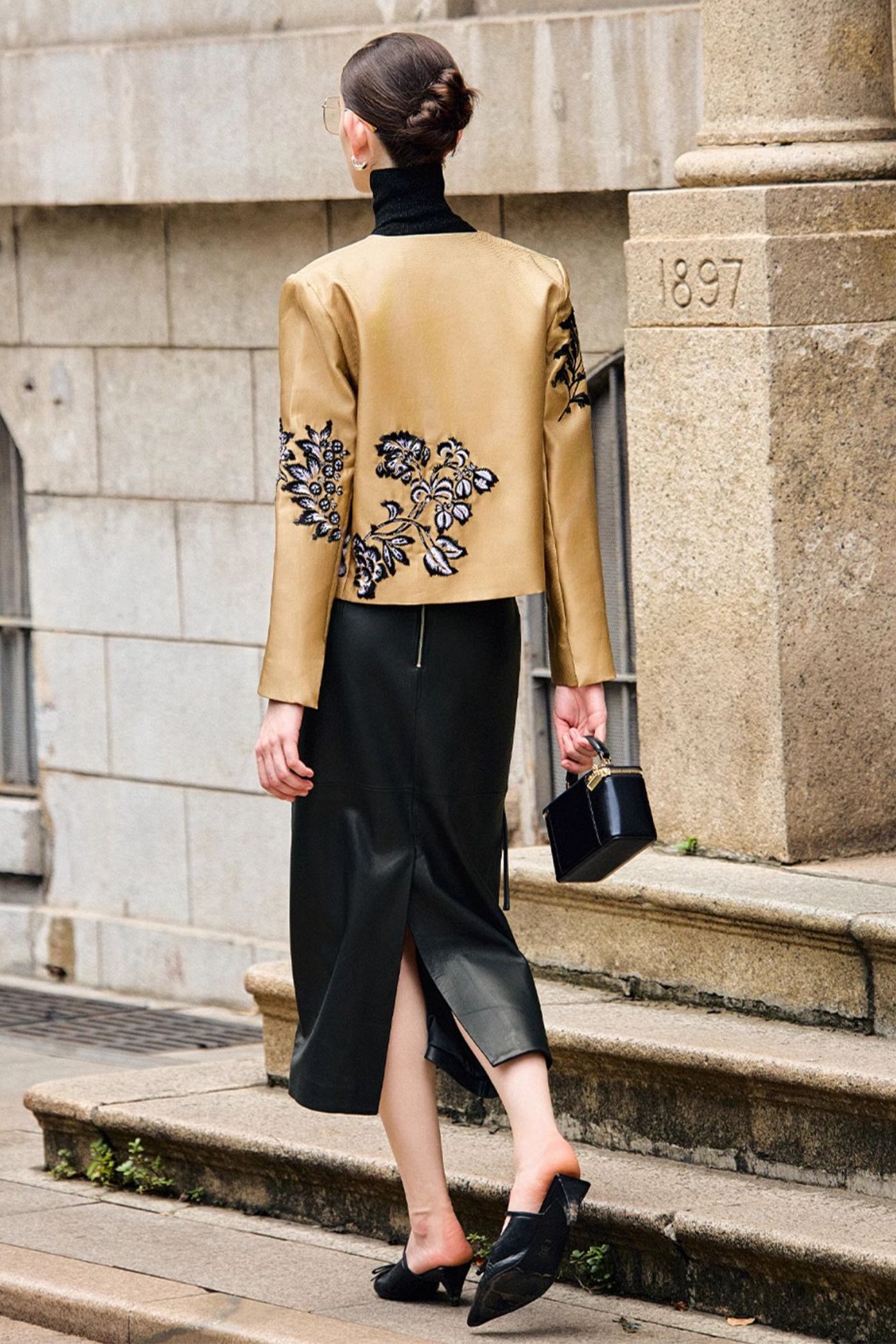 KAMILAN French style elegant round neck short embroidered coat women's autumn new short coat top.