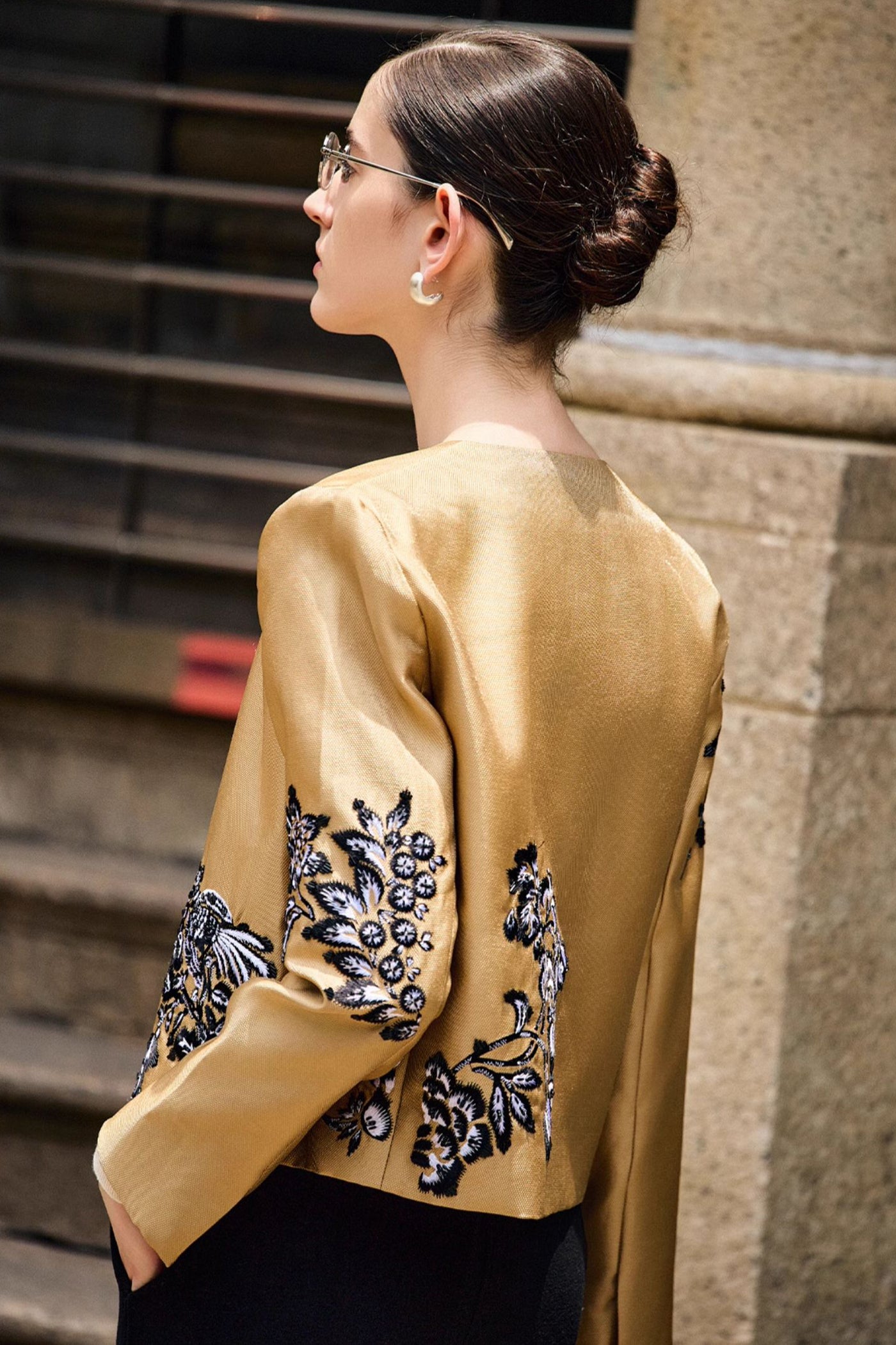 KAMILAN French style elegant round neck short embroidered coat women's autumn new short coat top.