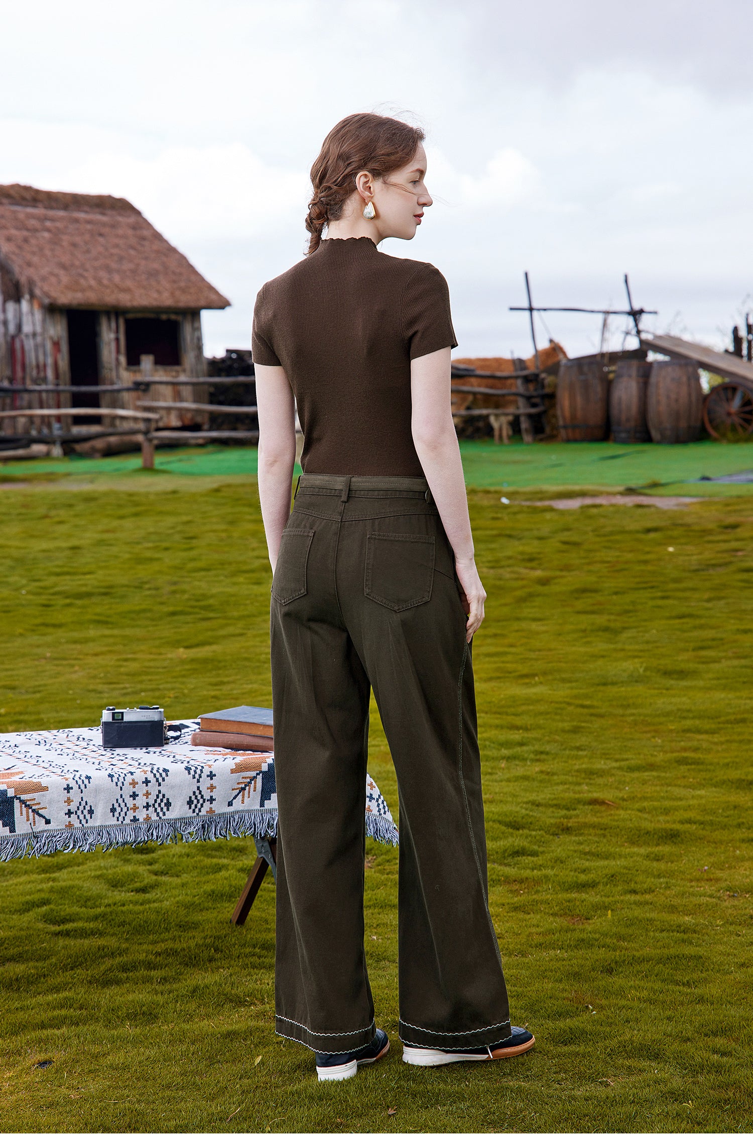 KAMILAN Short-sleeved knitted top for women, 2025 autumn new style, short and fitted, slimming and stylish wool sweater, cardigan