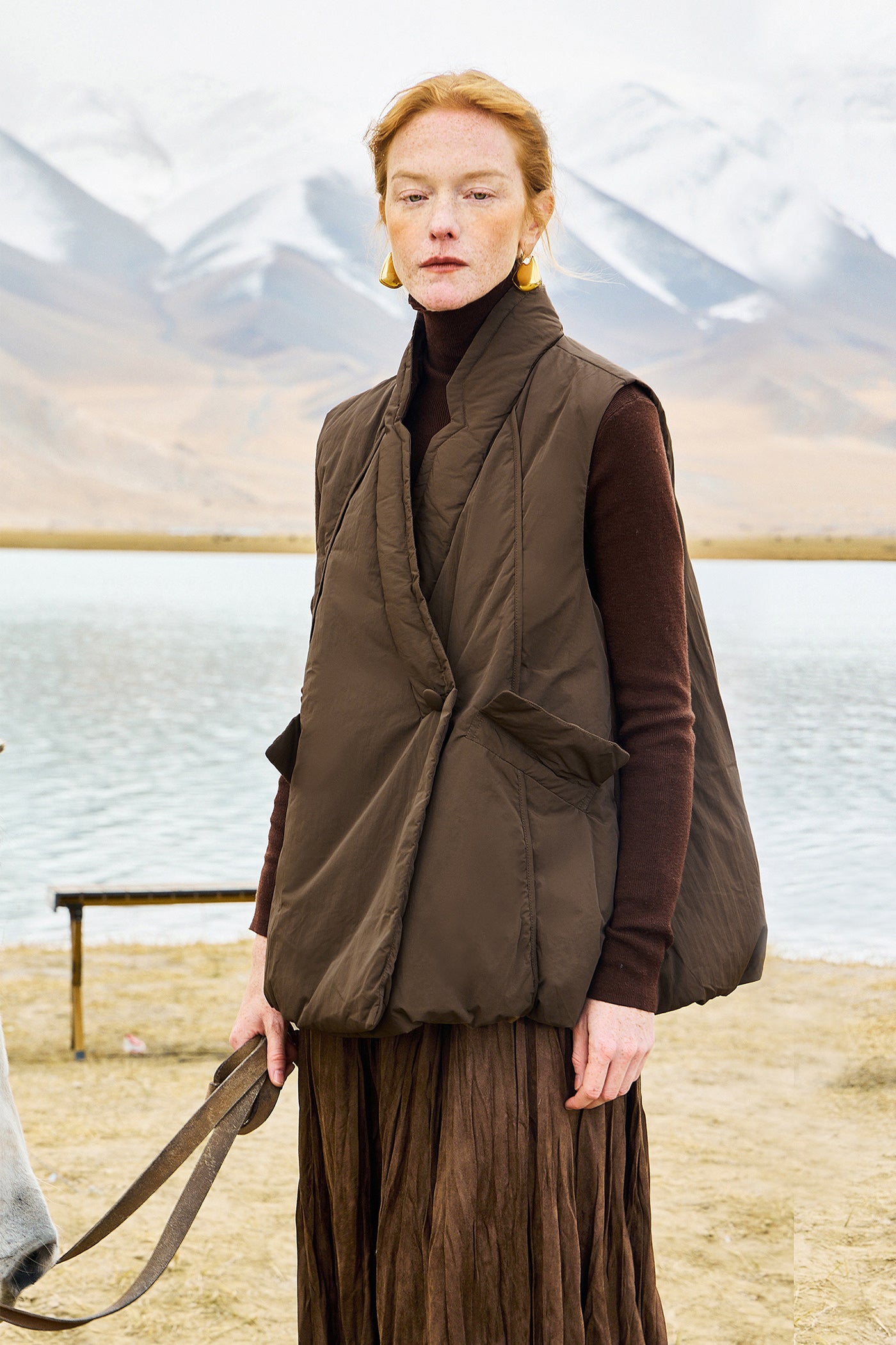 KAMILAN Women's Lightweight V-Neck Down Jacket – 2025 Winter Casual White Duck Down Coat in Chic Design