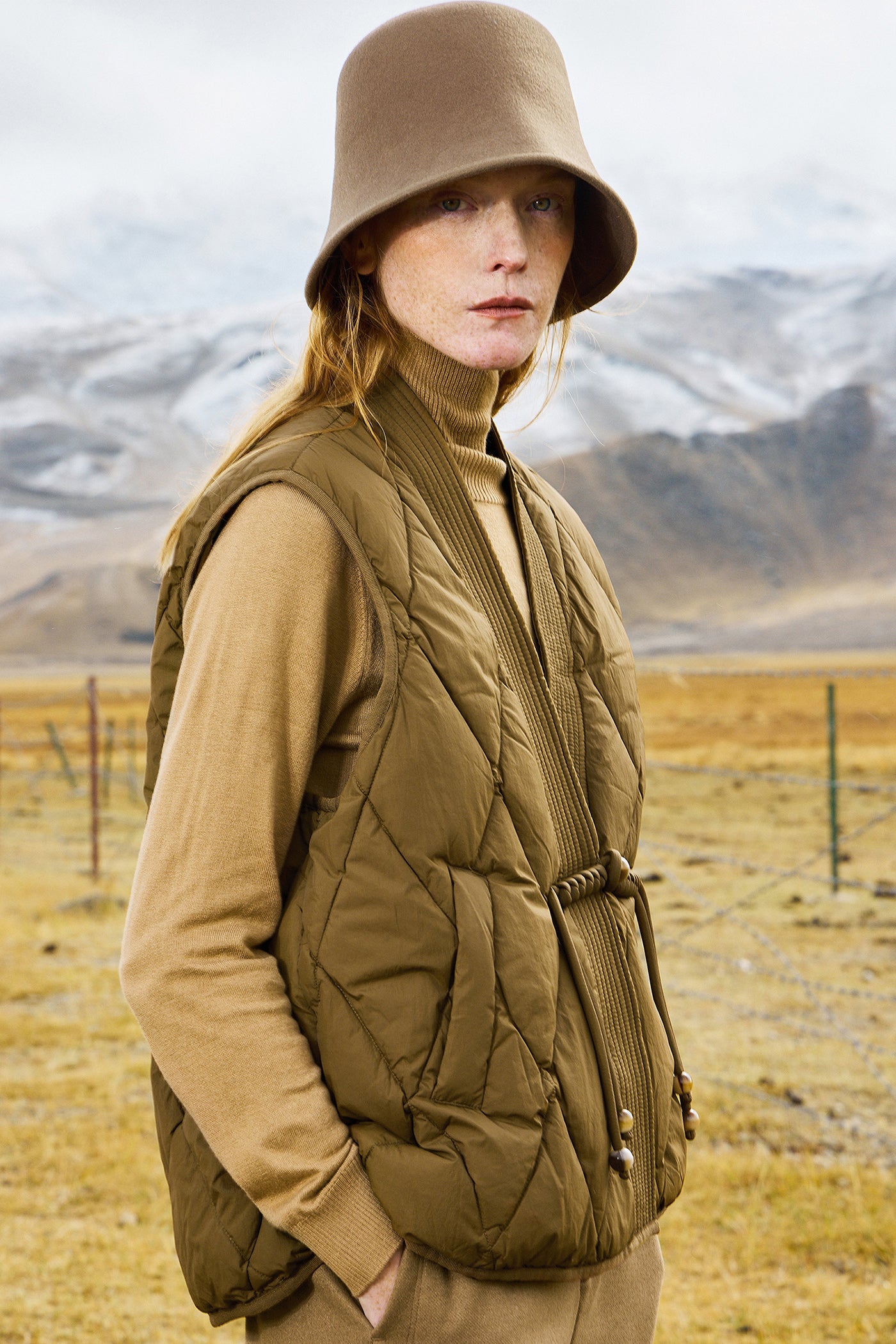 KAMILAN Women's White Duck Down Vest – 2025 Winter Collection, Short Lightweight Puffer Jacket