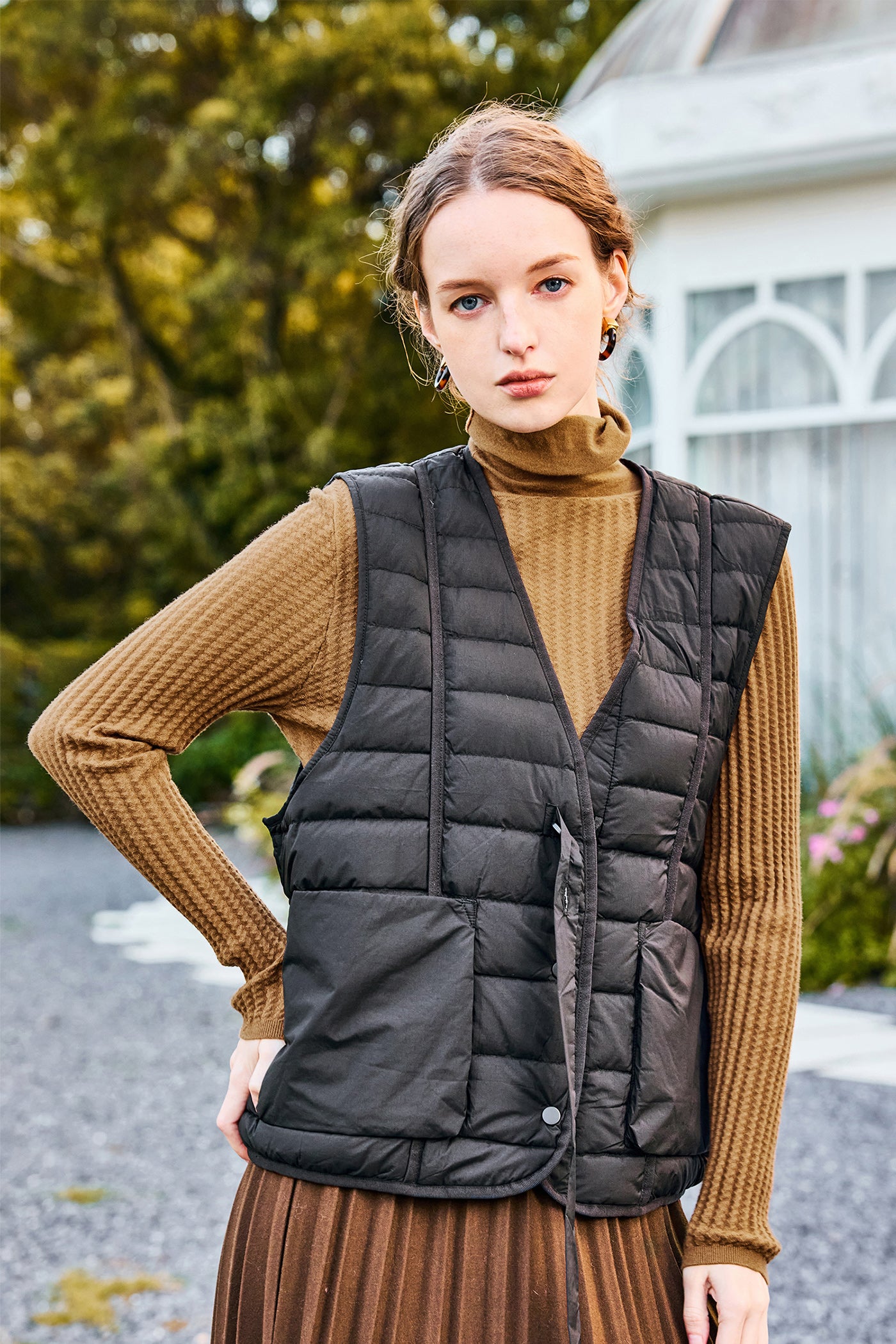 KAMILAN Women's Short Puffer Vest – 2025 Winter New White Duck Down V-Neck Sleeveless Jacket