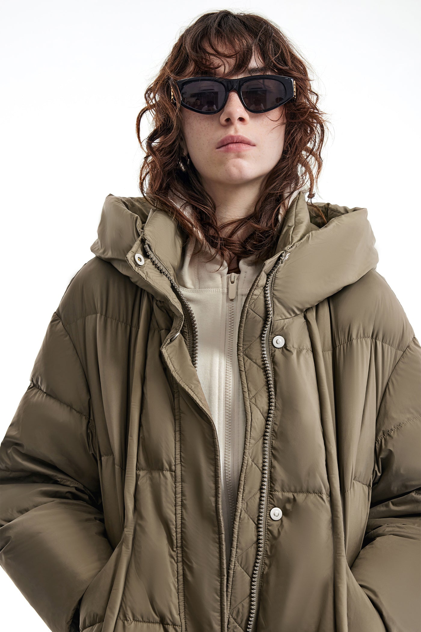 KAMILAN Designer-Inspired White Duck Down Coat for Women – 2025 Winter New Loose-Fit Mid-Length Hooded Puffer Jacket
