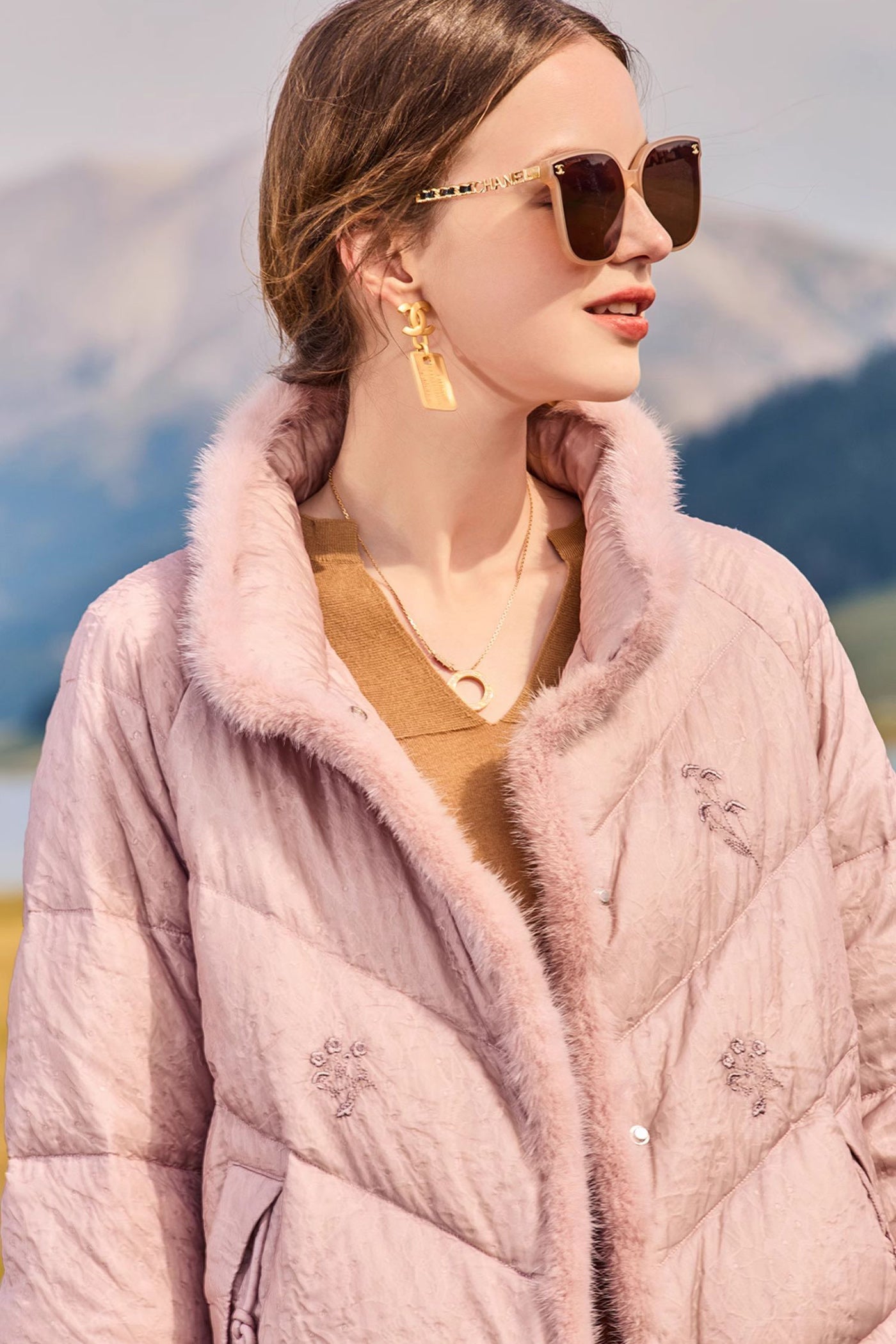KAMILAN Women's Embroidered Down Jacket – 2025 Winter New White Duck Down Coat with Mink Fur Patchwork
