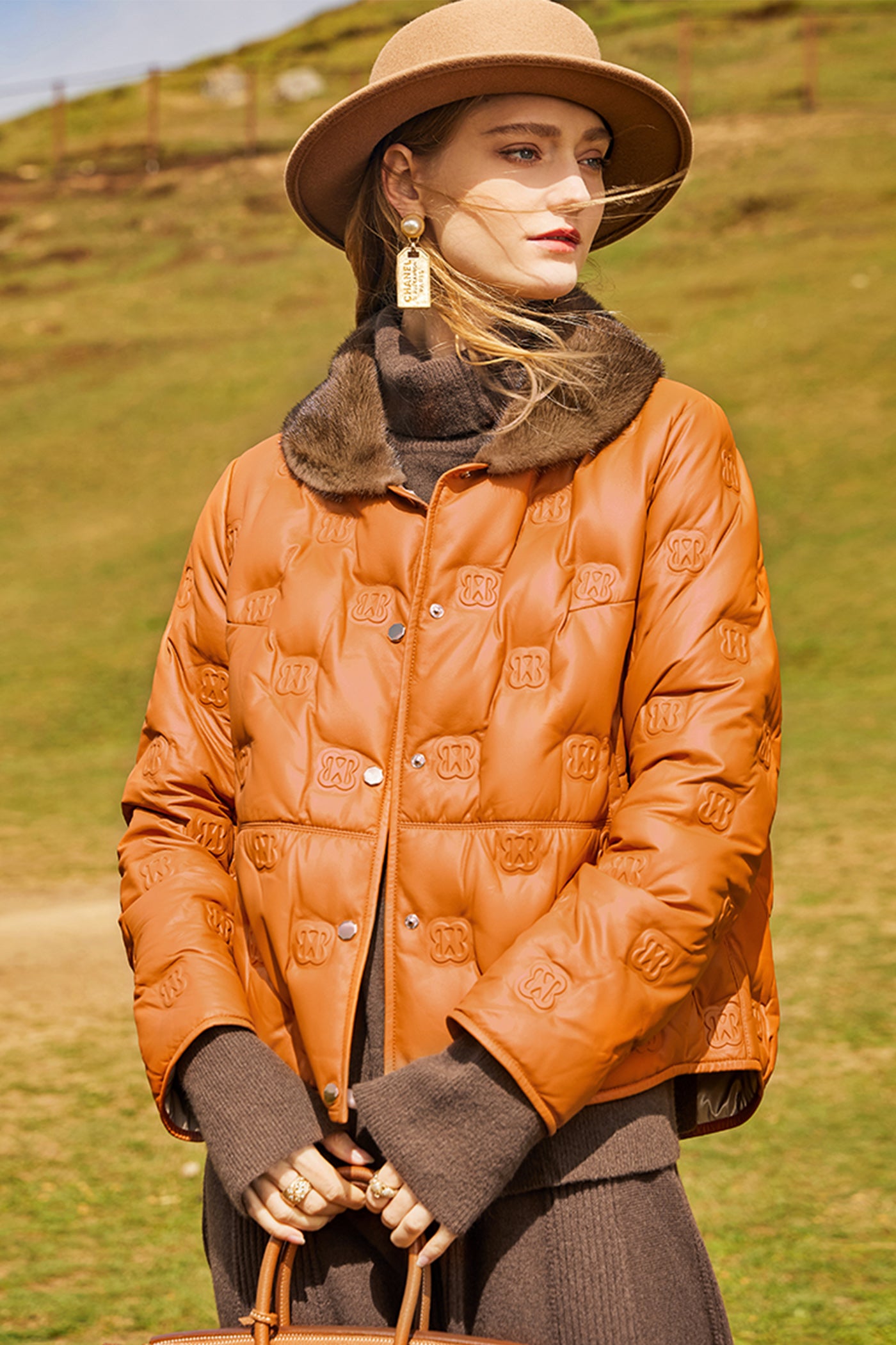 KAMILAN Women's Short Leather Down Jacket – 2025 Winter Warm Genuine Leather Coat with Mink Fur Collar