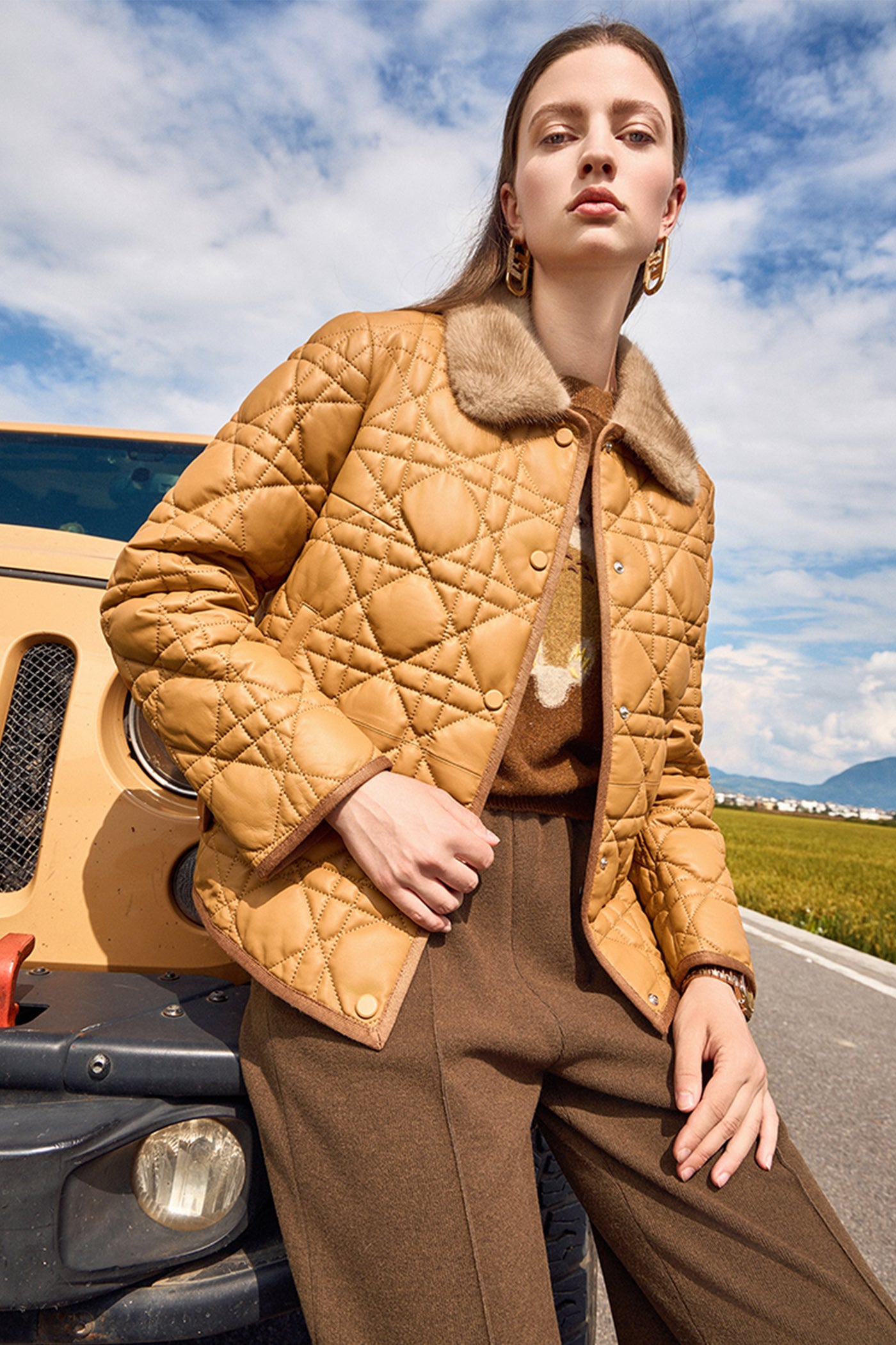 KAMILAN Women's Short Leather Down Jacket – 2025 Winter Warm Genuine Leather Coat with Mink Fur Collar