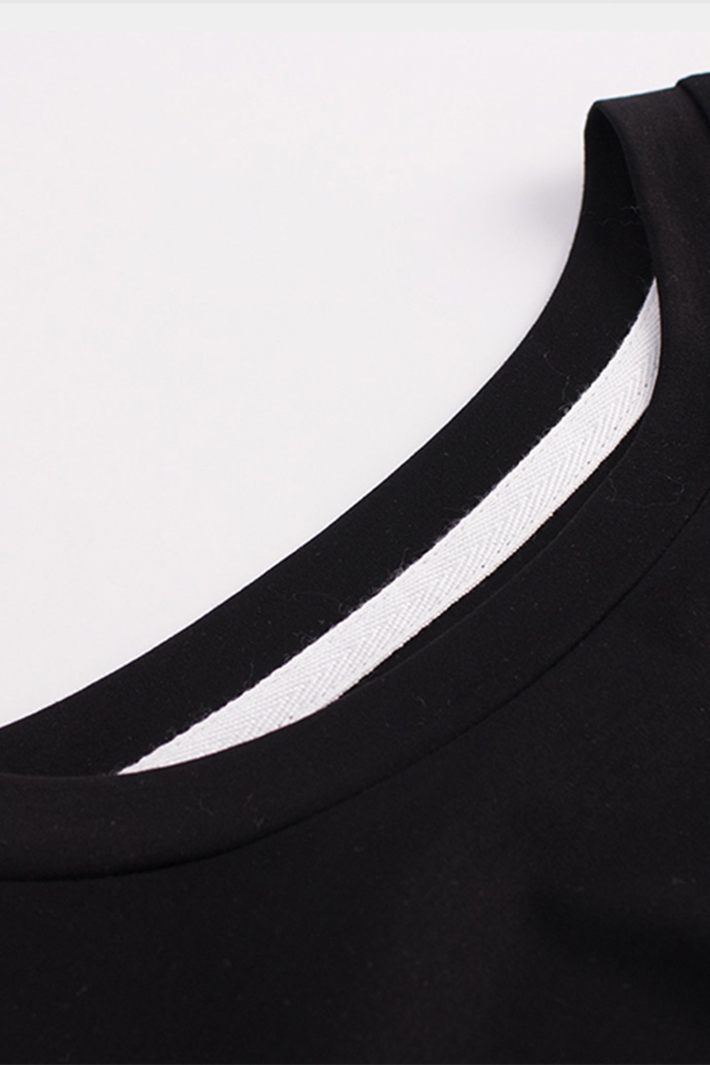 KAMILAN Black Round Neck Short-Sleeve T-Shirt